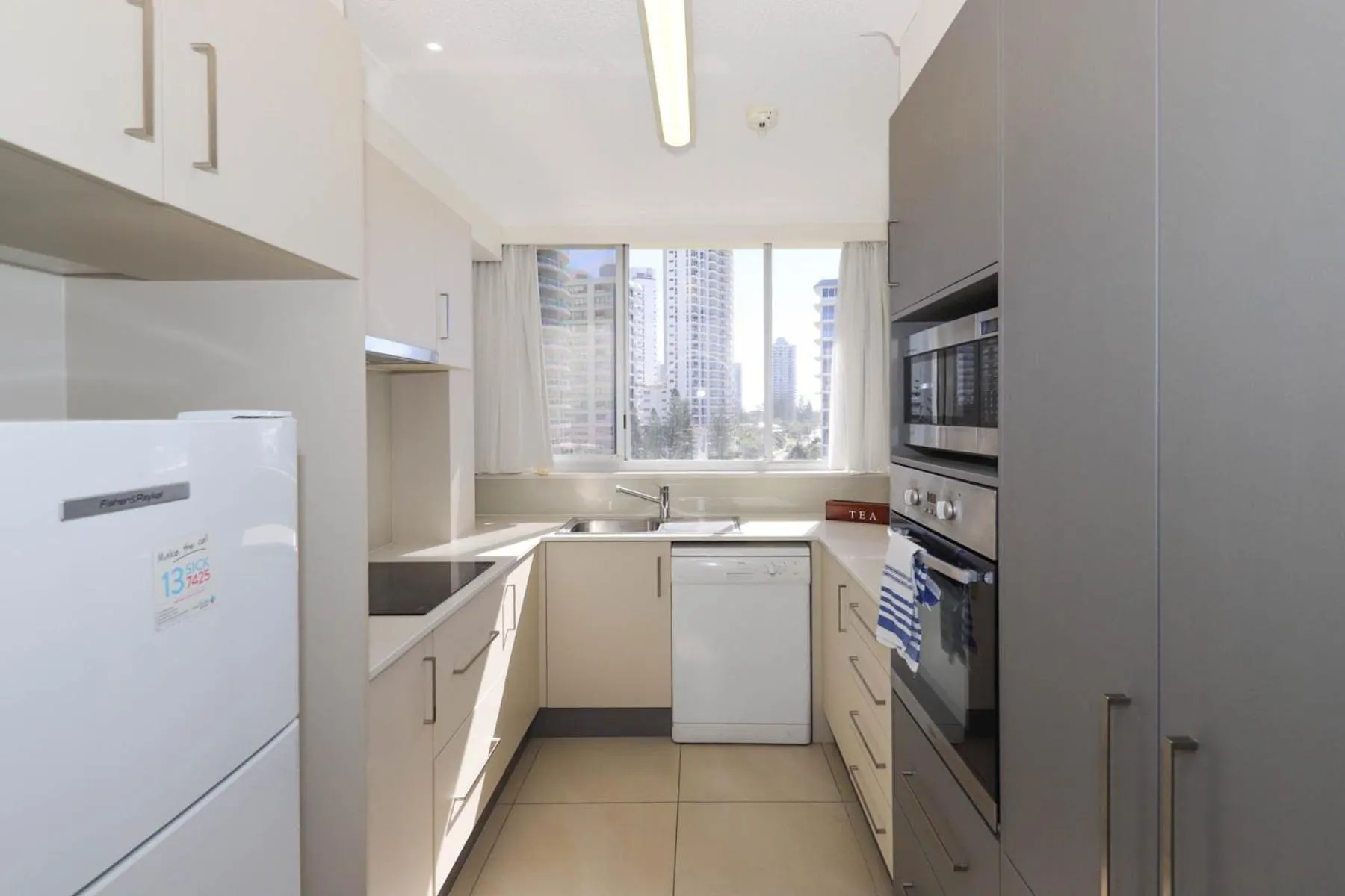 Kitchen or kitchenette in Beachside Tower Apartments