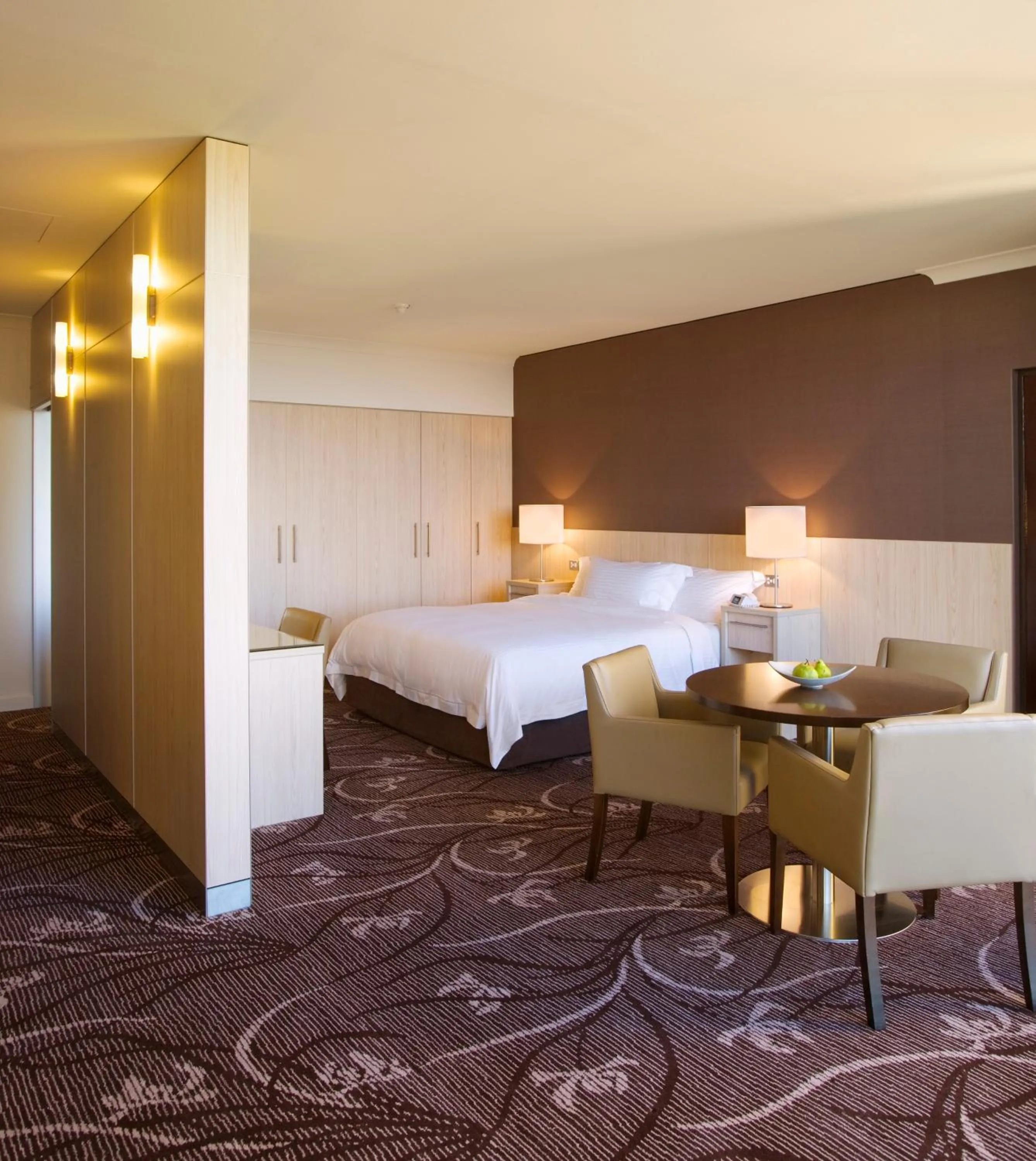 Photo of the whole room, Bed in Lakes Hotel