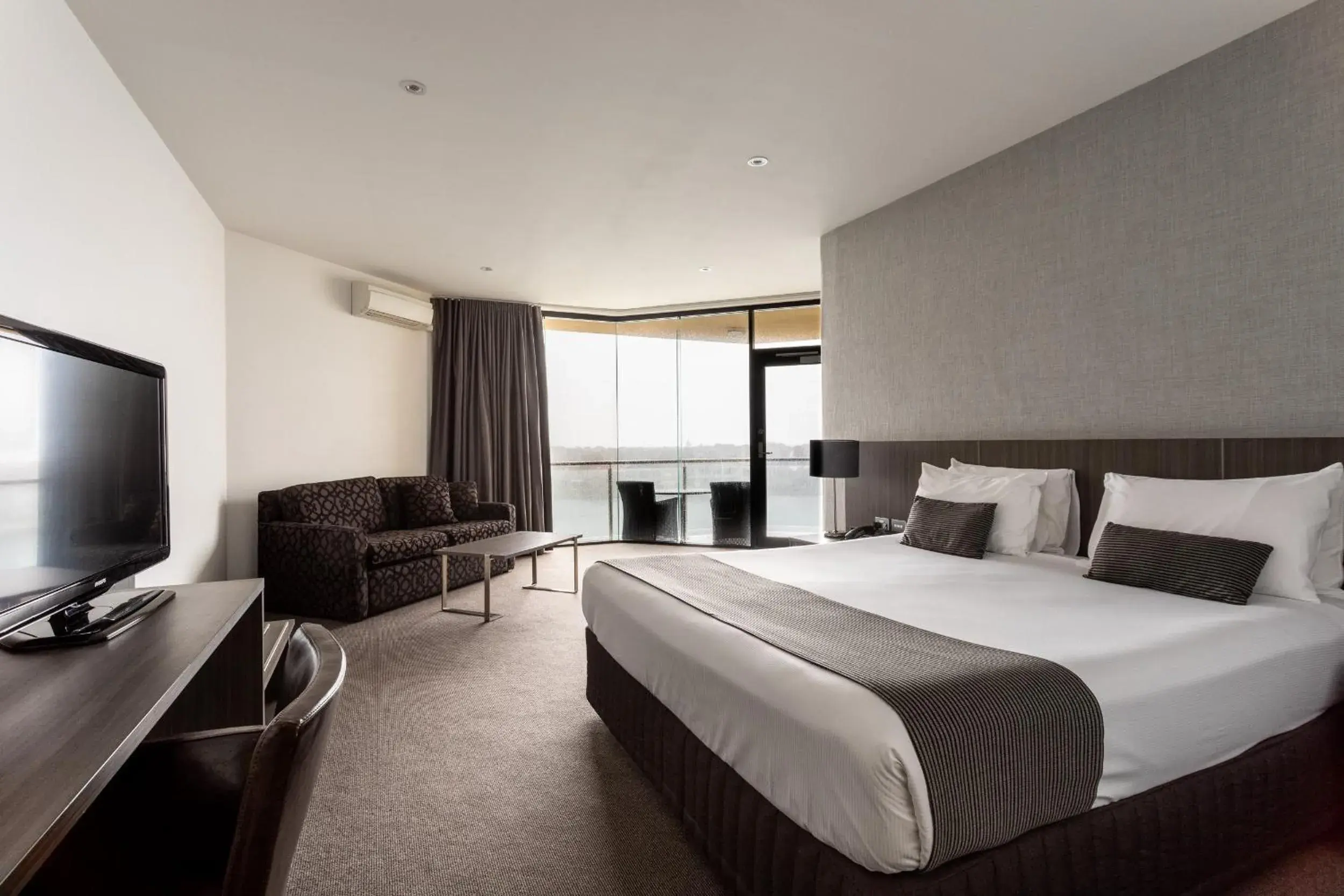 Superior Triple Room in Lakes Hotel Superior Triple Room in Lakes Hotel