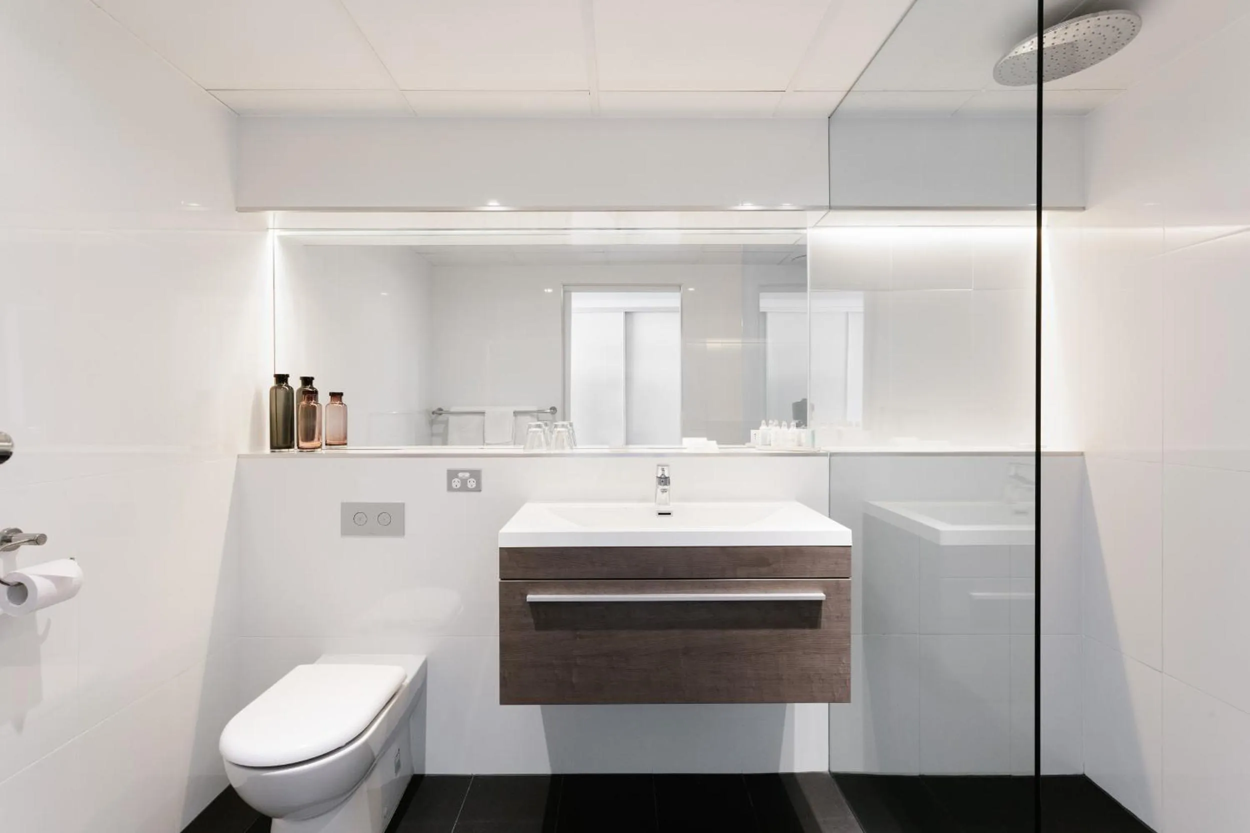 Shower in Lakes Hotel