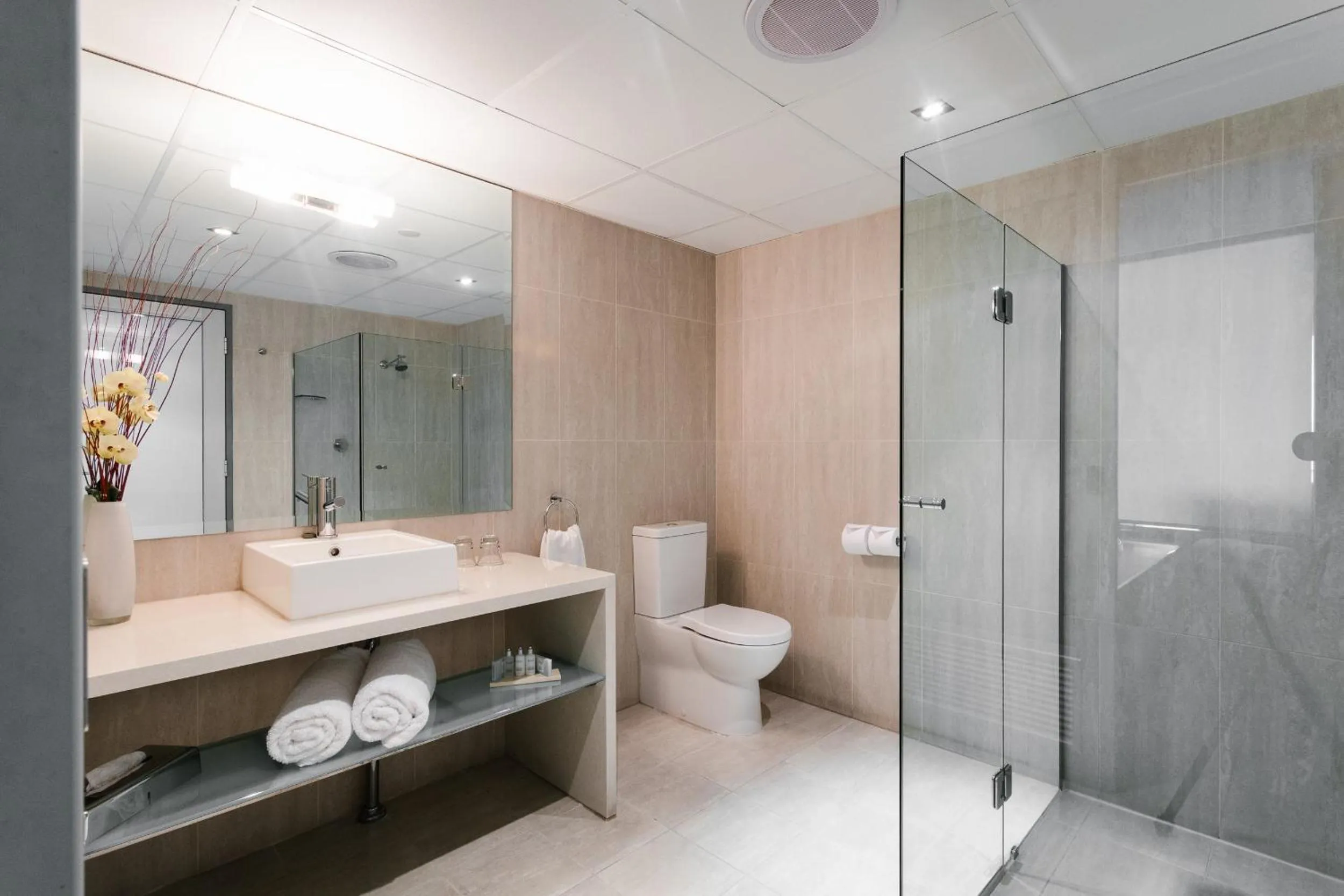 Shower in Lakes Hotel