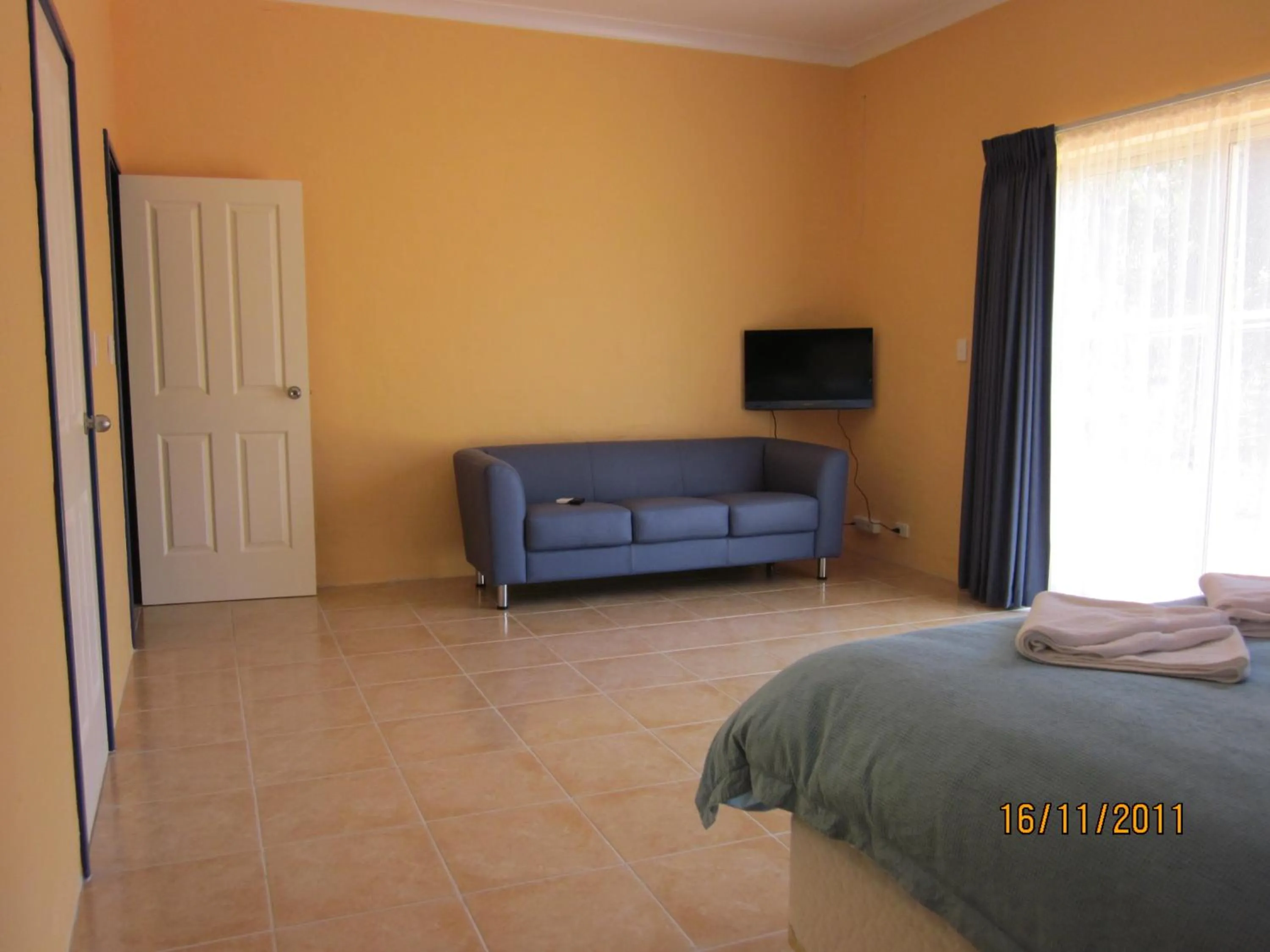 Seating area, Bed in Chalets on Stoneville