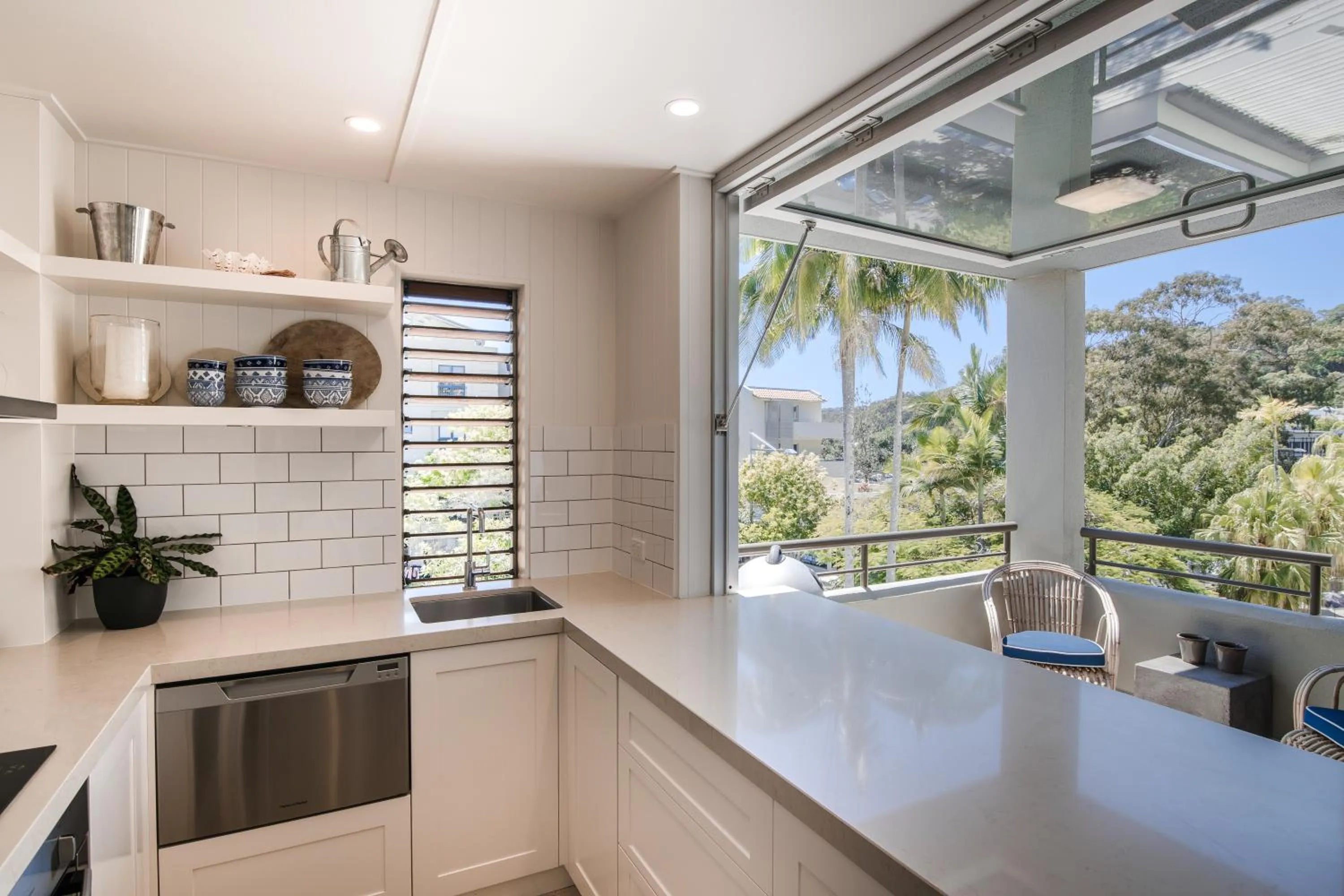 Kitchen or kitchenette in Bella Casa Noosa