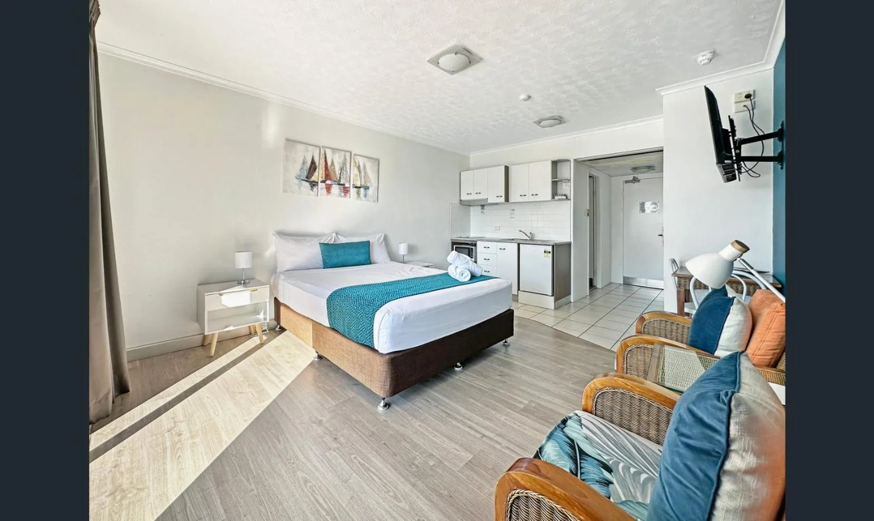 Bed in Waters Edge The Strand