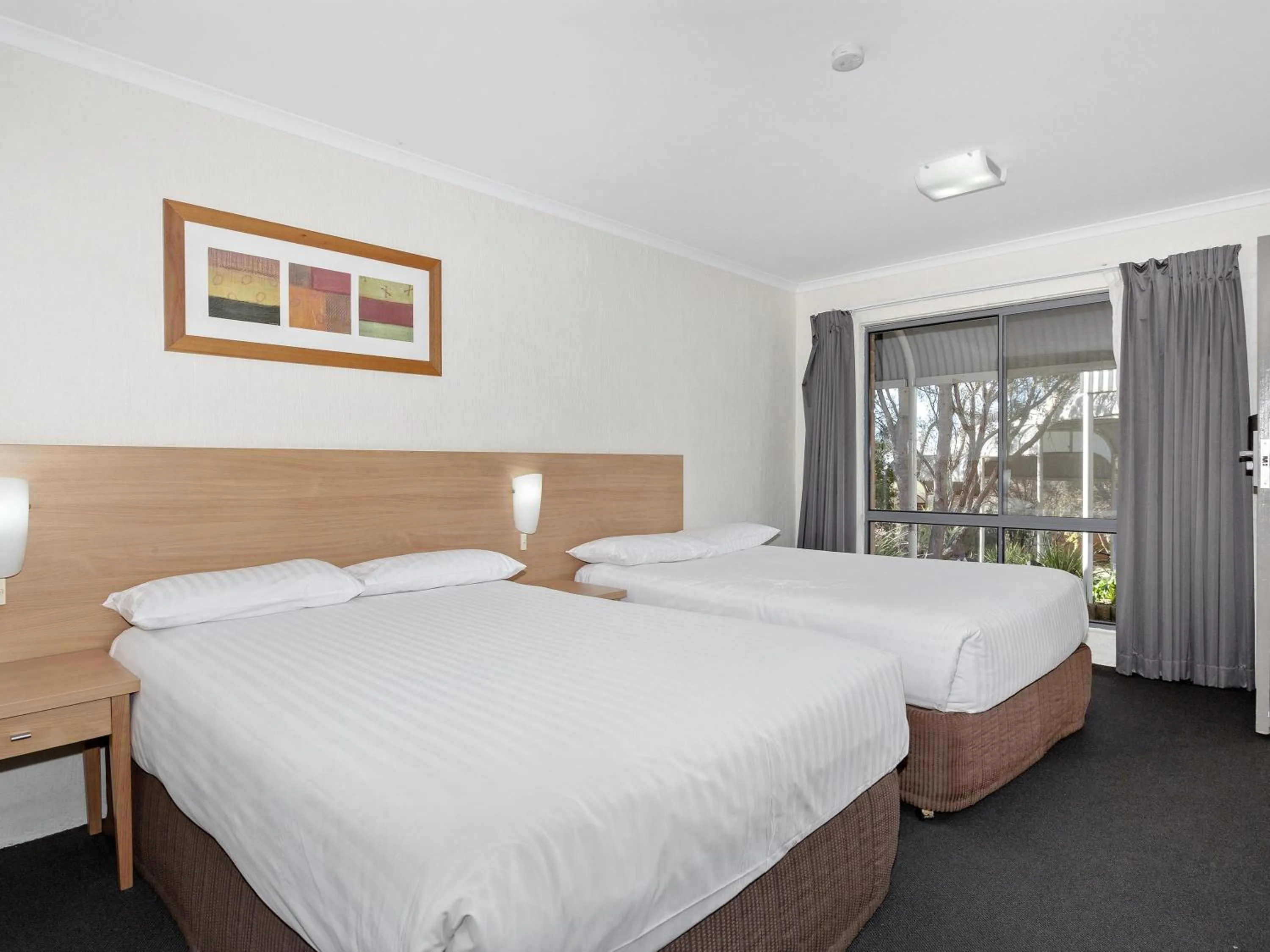 Bedroom, Bed in ibis Styles Canberra Eagle Hawk
