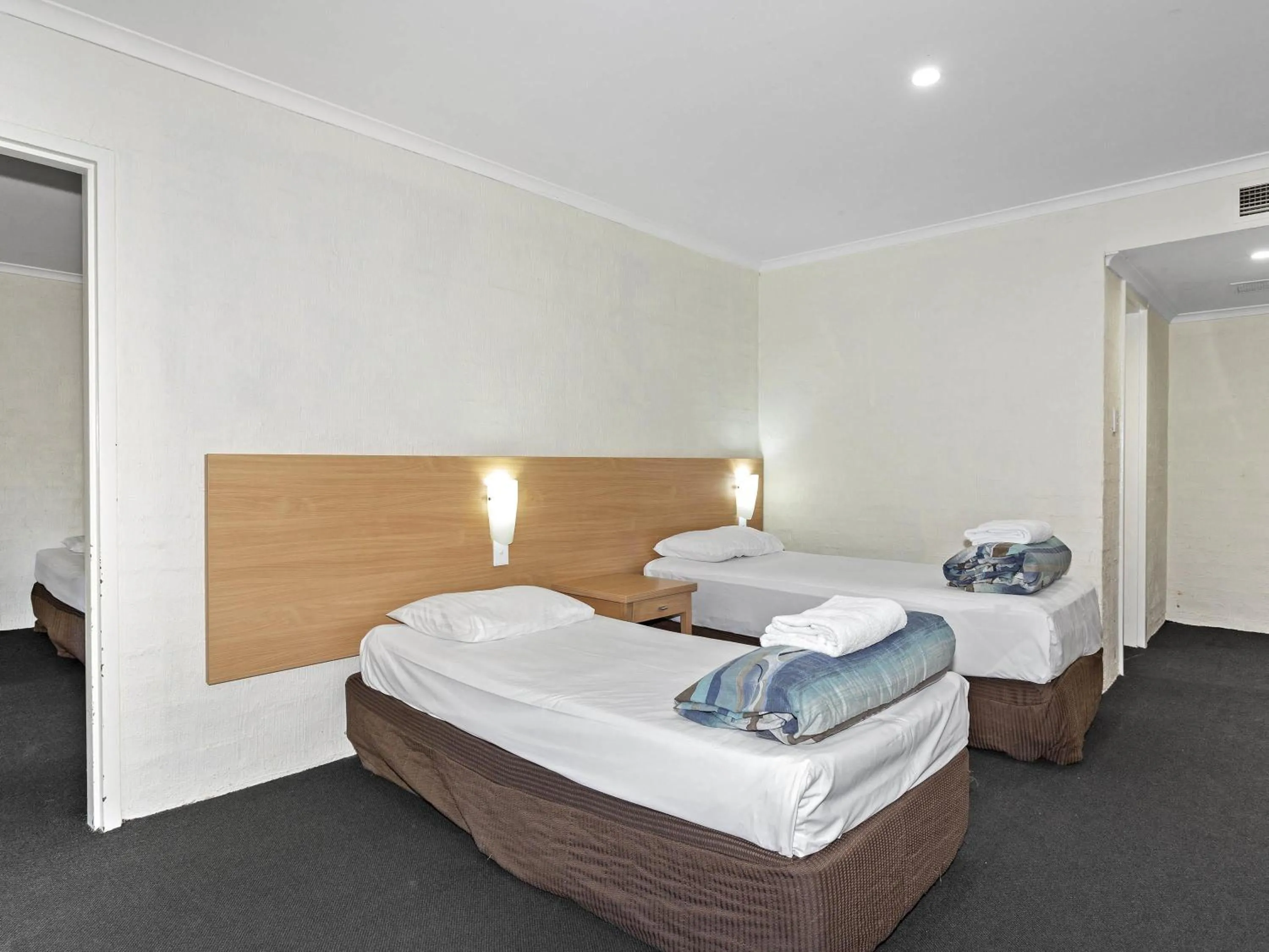 Bedroom, Bed in ibis Styles Canberra Eagle Hawk