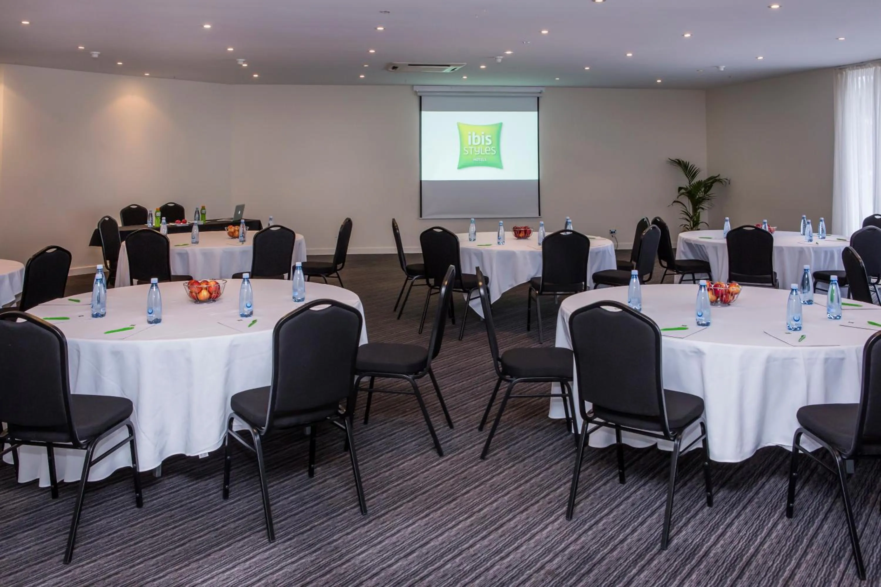 Meeting/conference room in ibis Styles Canberra Eagle Hawk