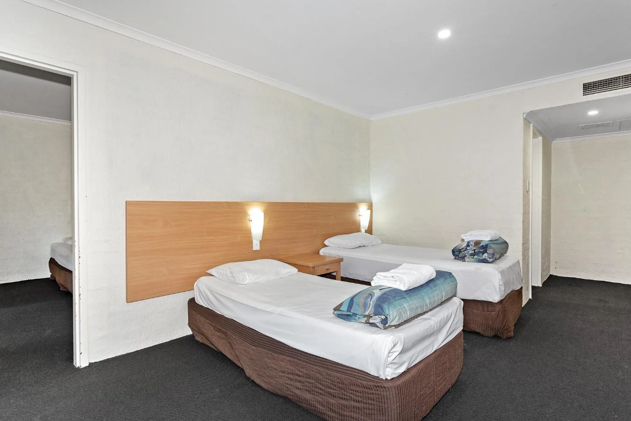 Bedroom, Bed in ibis Styles Canberra Eagle Hawk