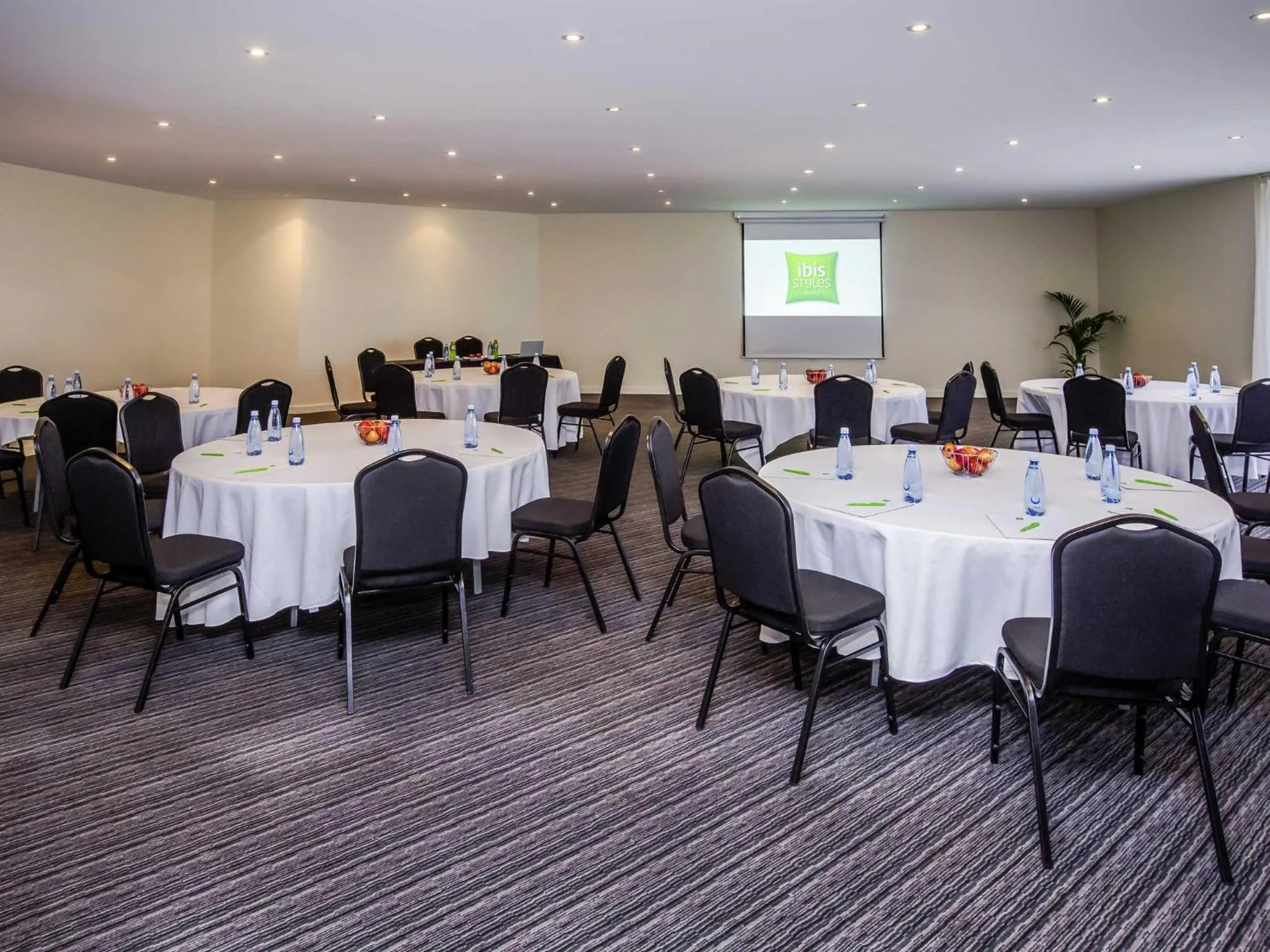 Meeting/conference room in ibis Styles Canberra Eagle Hawk