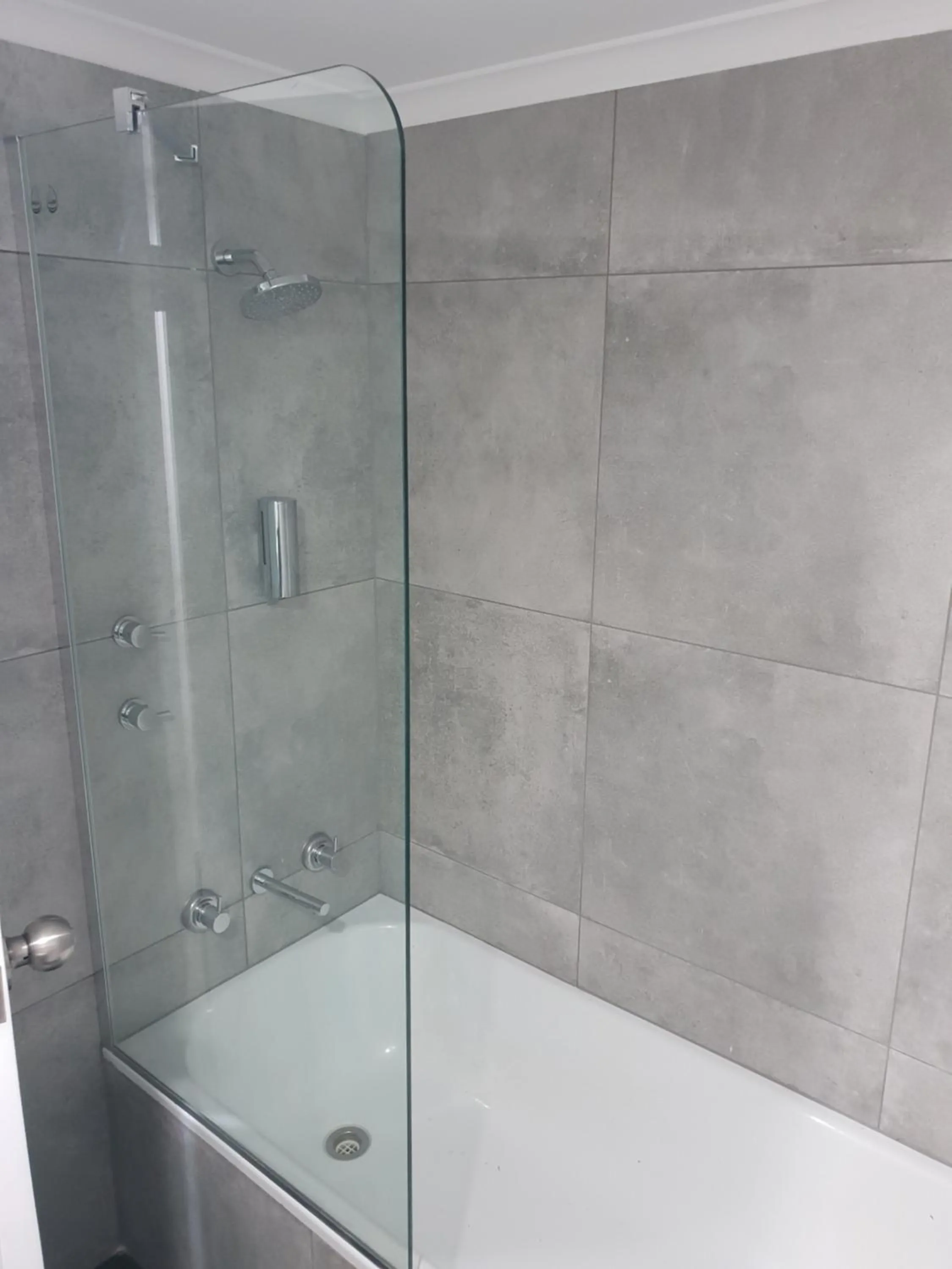 Bathroom in ibis Styles Canberra Eagle Hawk