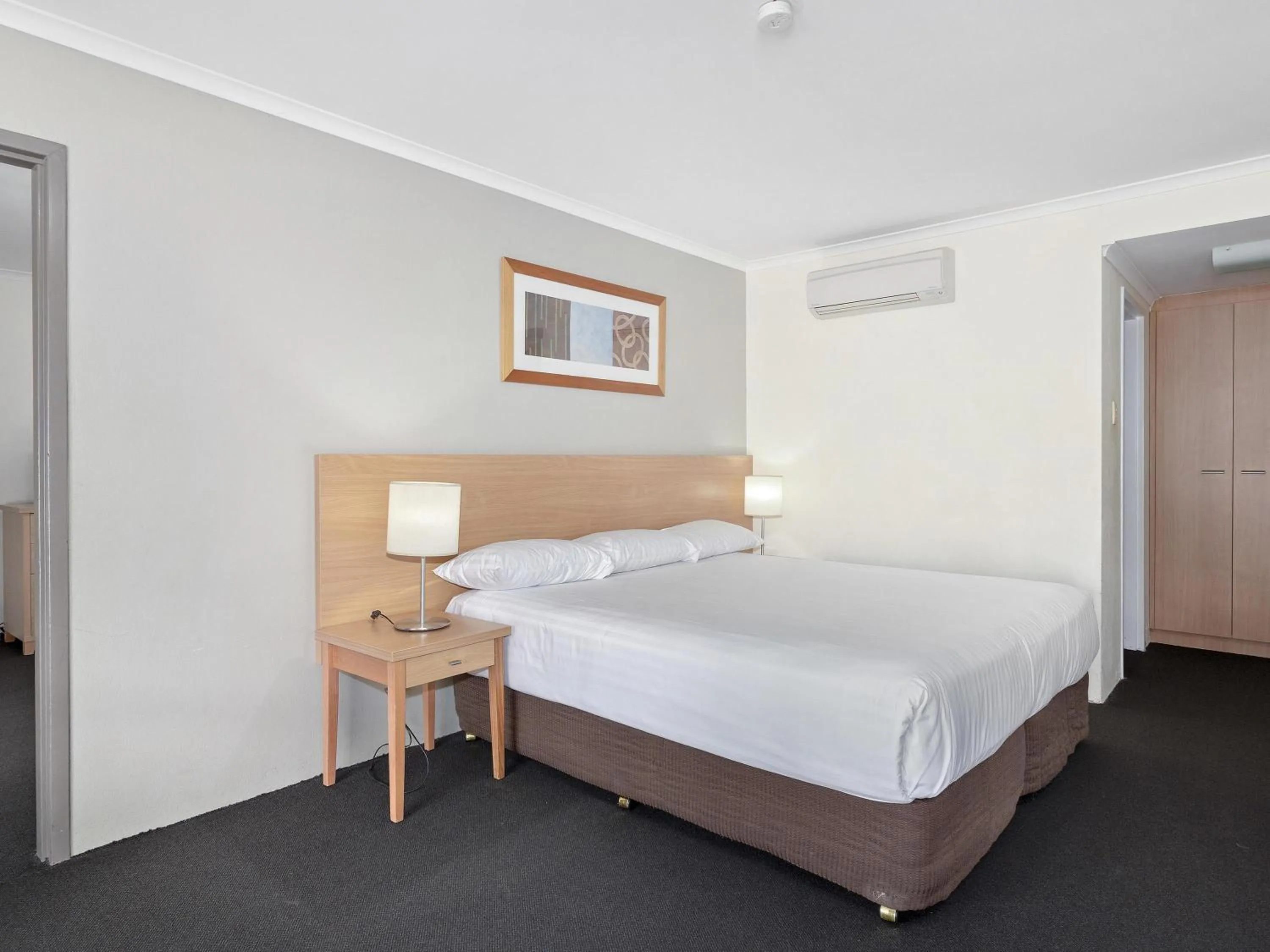 Bedroom, Bed in ibis Styles Canberra Eagle Hawk