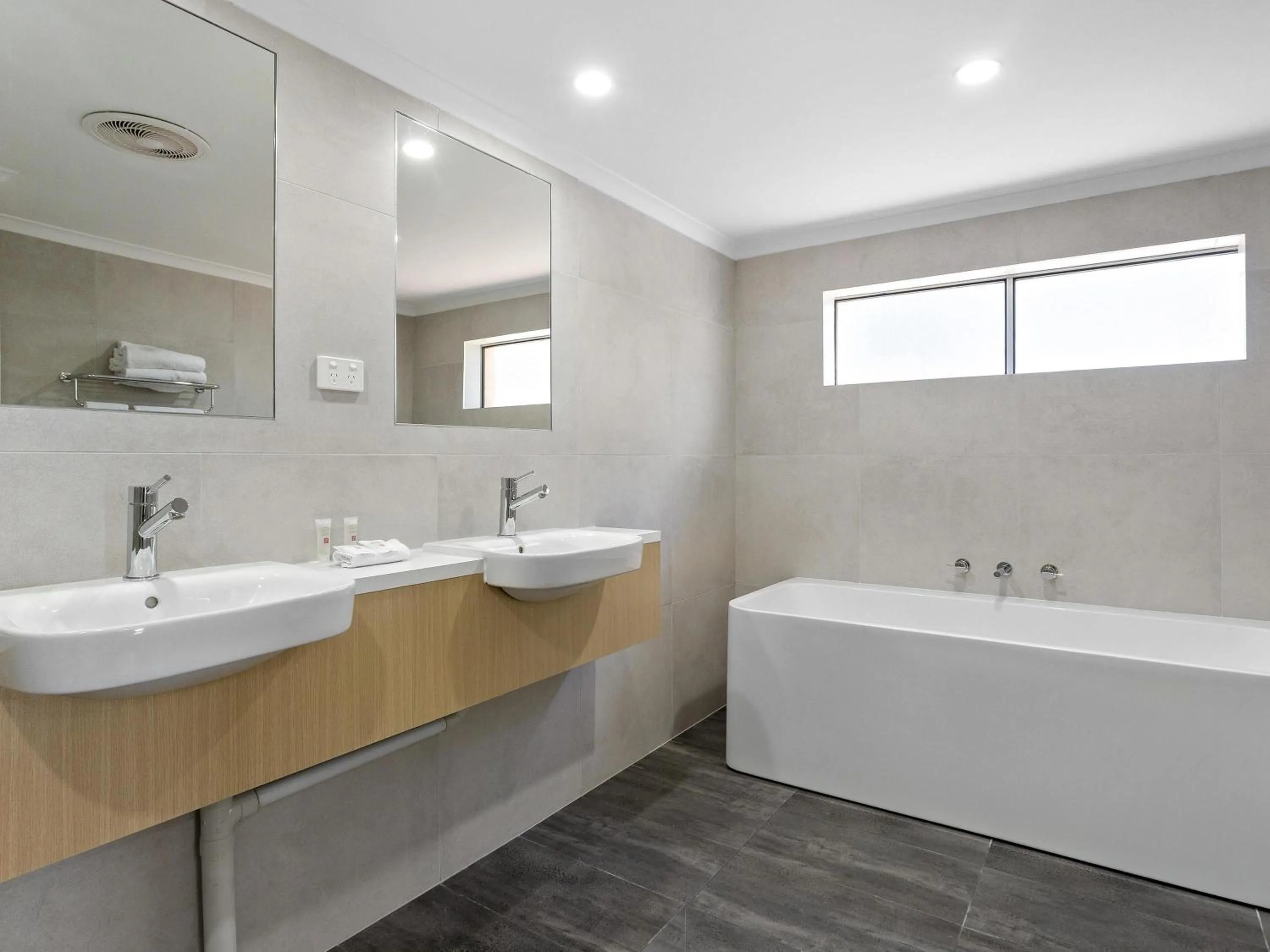 Bedroom in ibis Styles Canberra Eagle Hawk