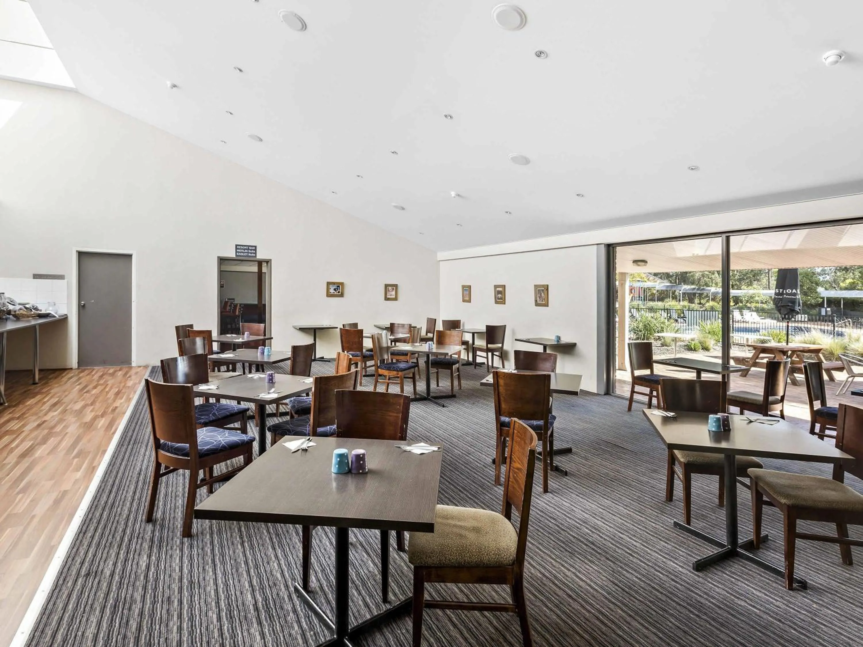 Restaurant/places to eat in ibis Styles Canberra Eagle Hawk