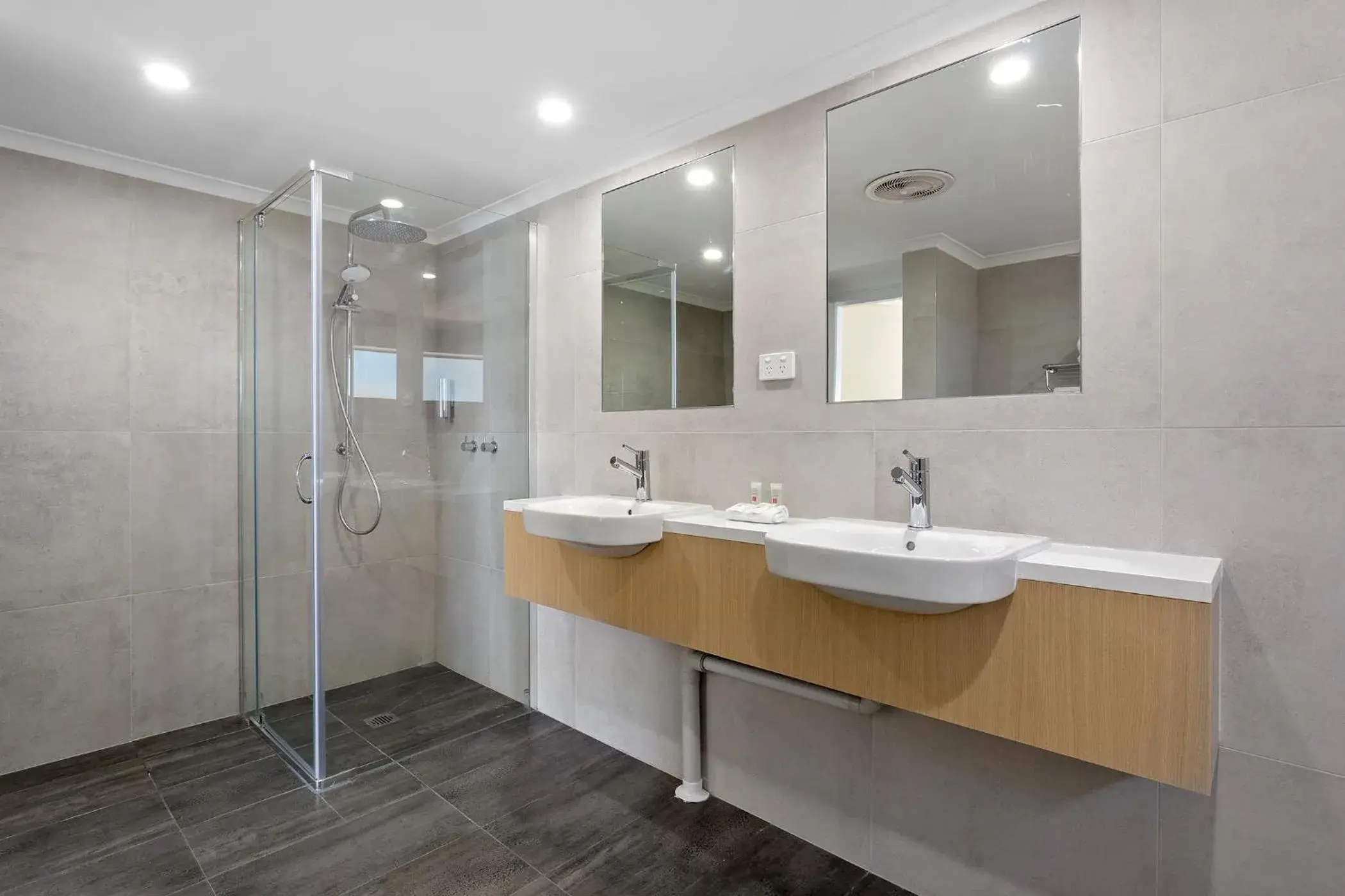 Deluxe Apartment with King Bed in ibis Styles Canberra Eagle Hawk Deluxe Apartment with King Bed in ibis Styles Canberra Eagle Hawk