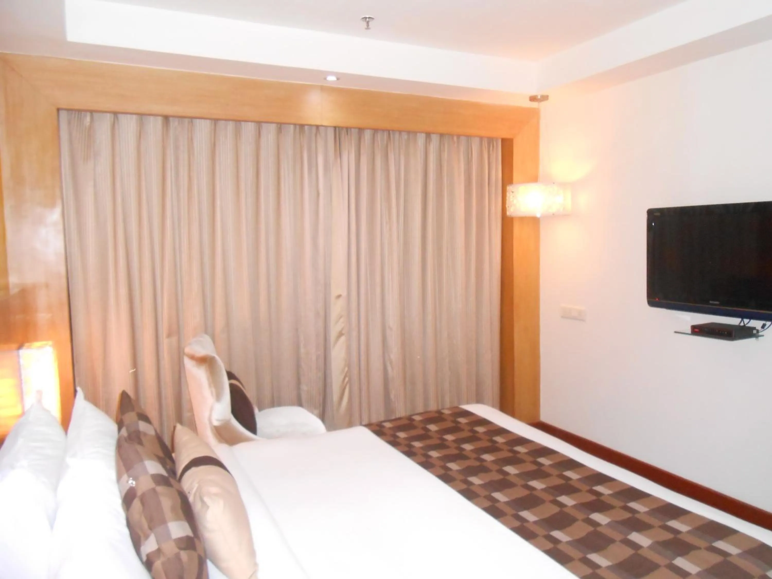 Decorative detail, Bed in Siamton Inn- A Cygnett Collection