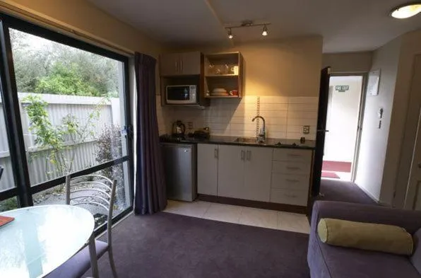 Photo of the whole room in Athena Motel