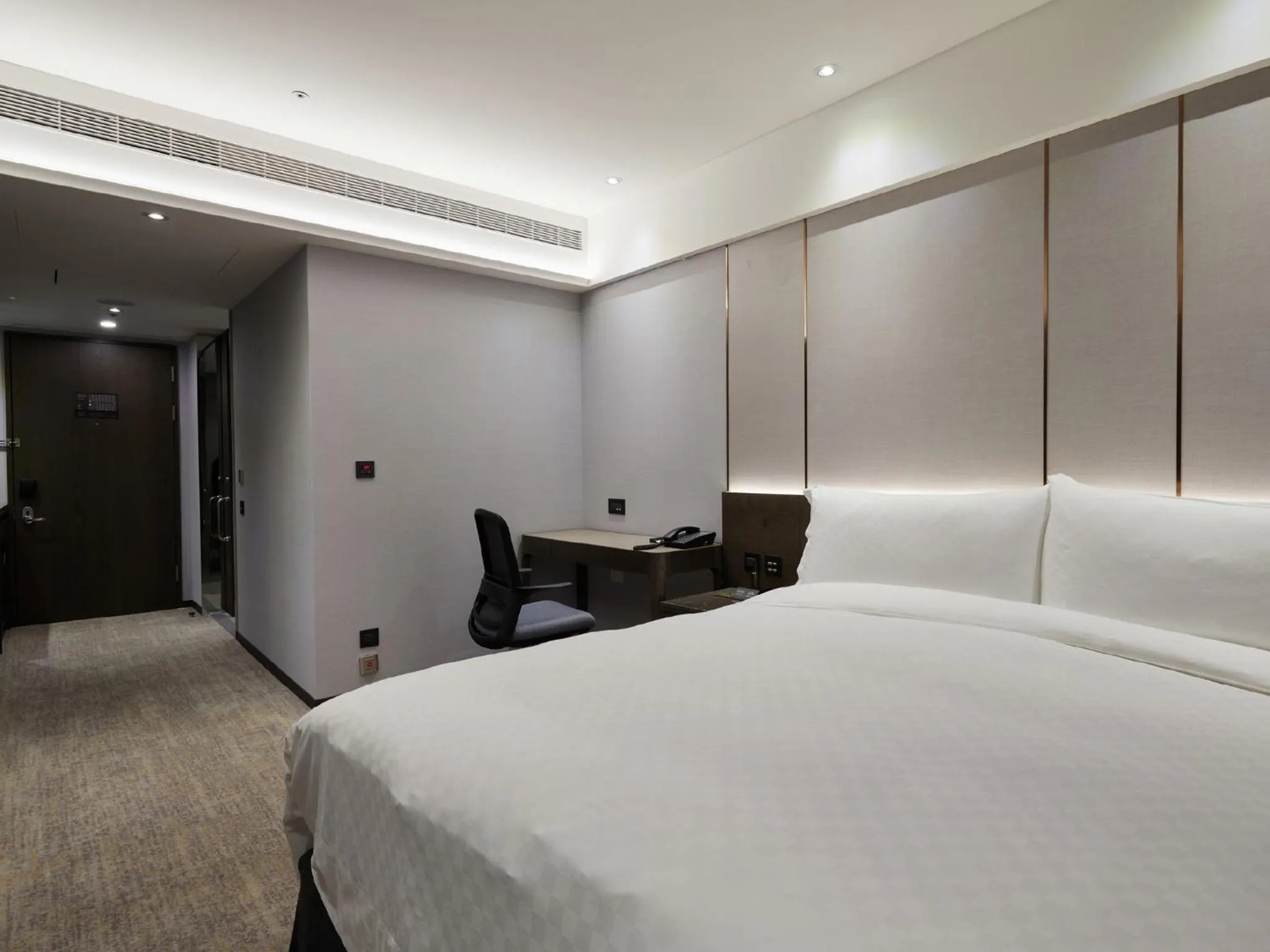 Bed in The Tango Hotel Taipei Linsen