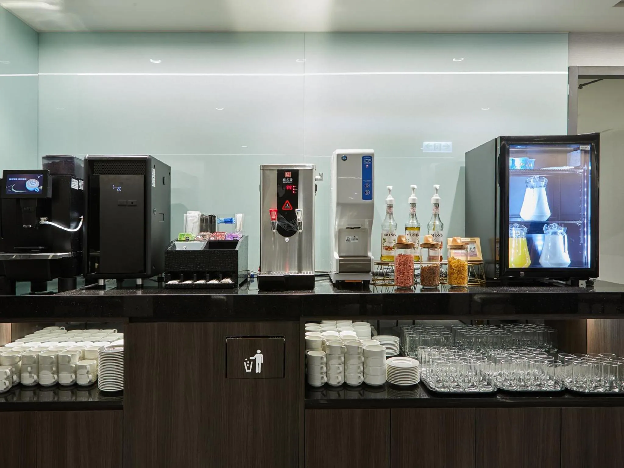 Food and drinks in The Tango Hotel Taipei Linsen