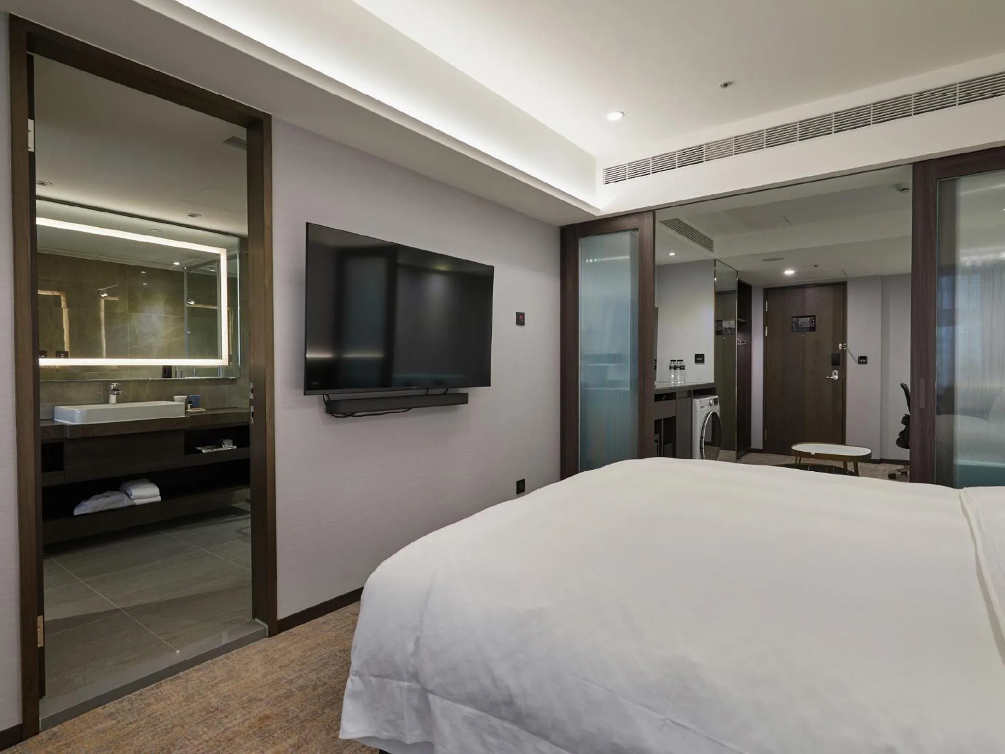 Bed in The Tango Hotel Taipei Linsen