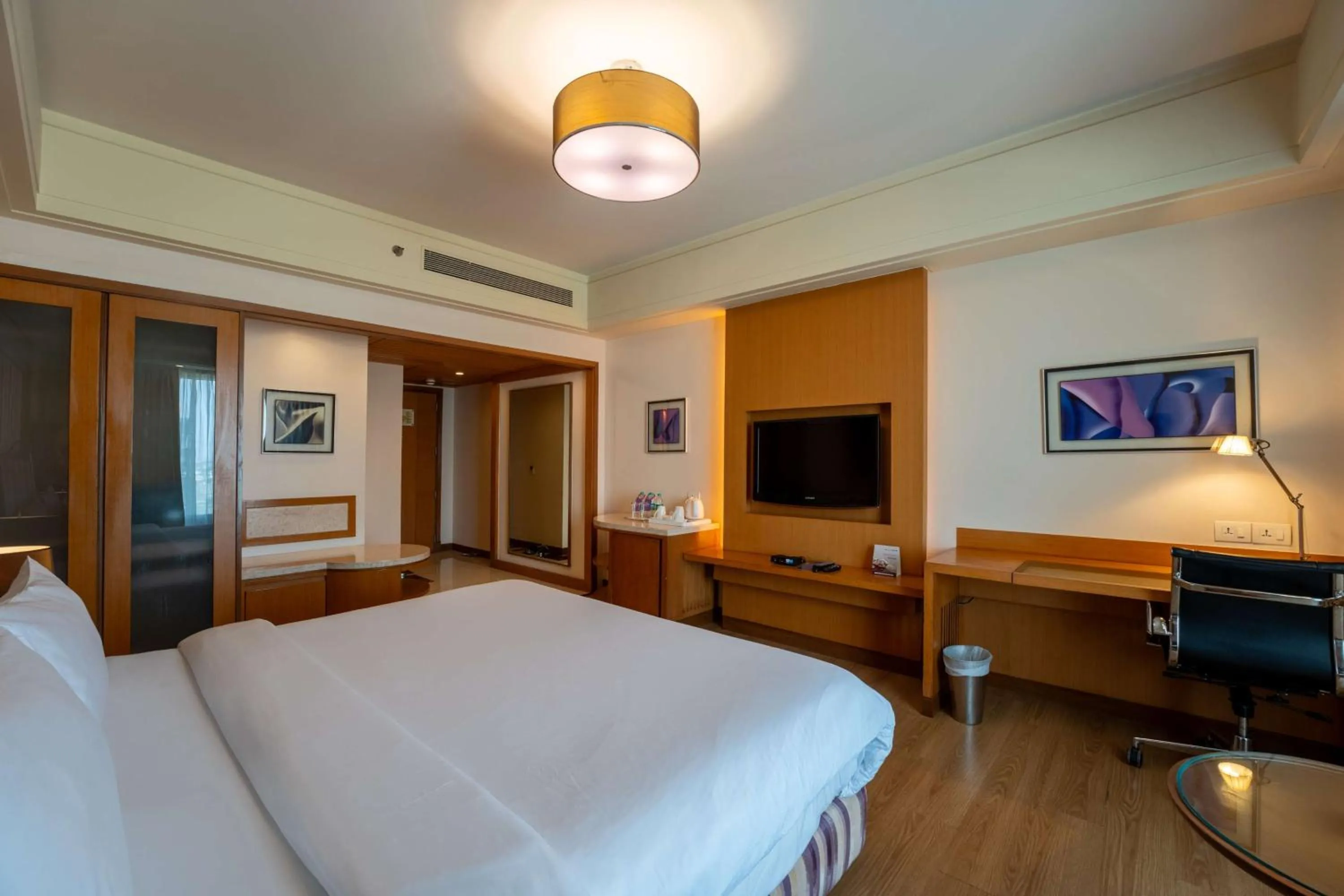 Bedroom, Bed in Radisson Blu Hotel, Indore