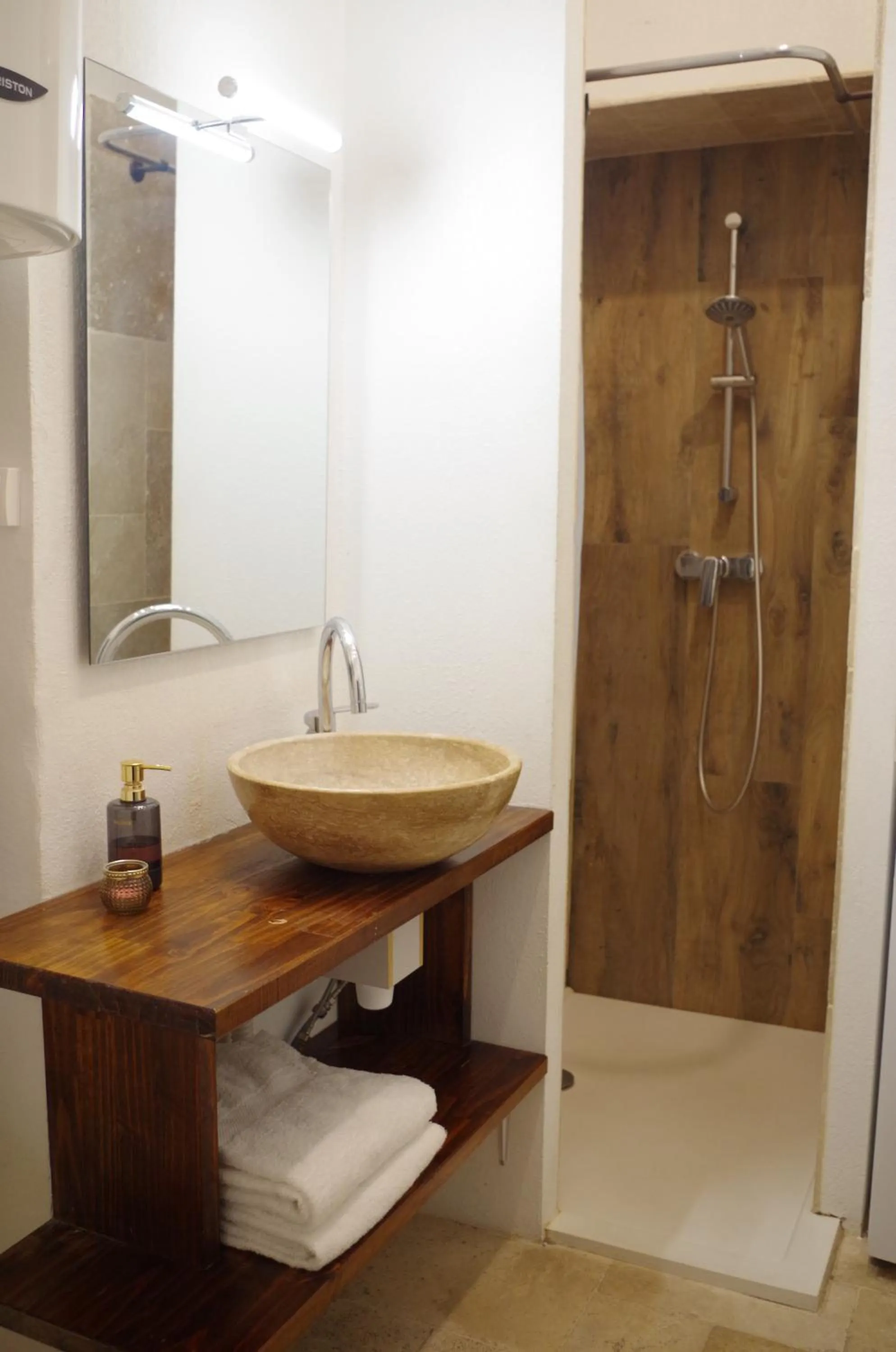 Shower in La Villa Tria Castella