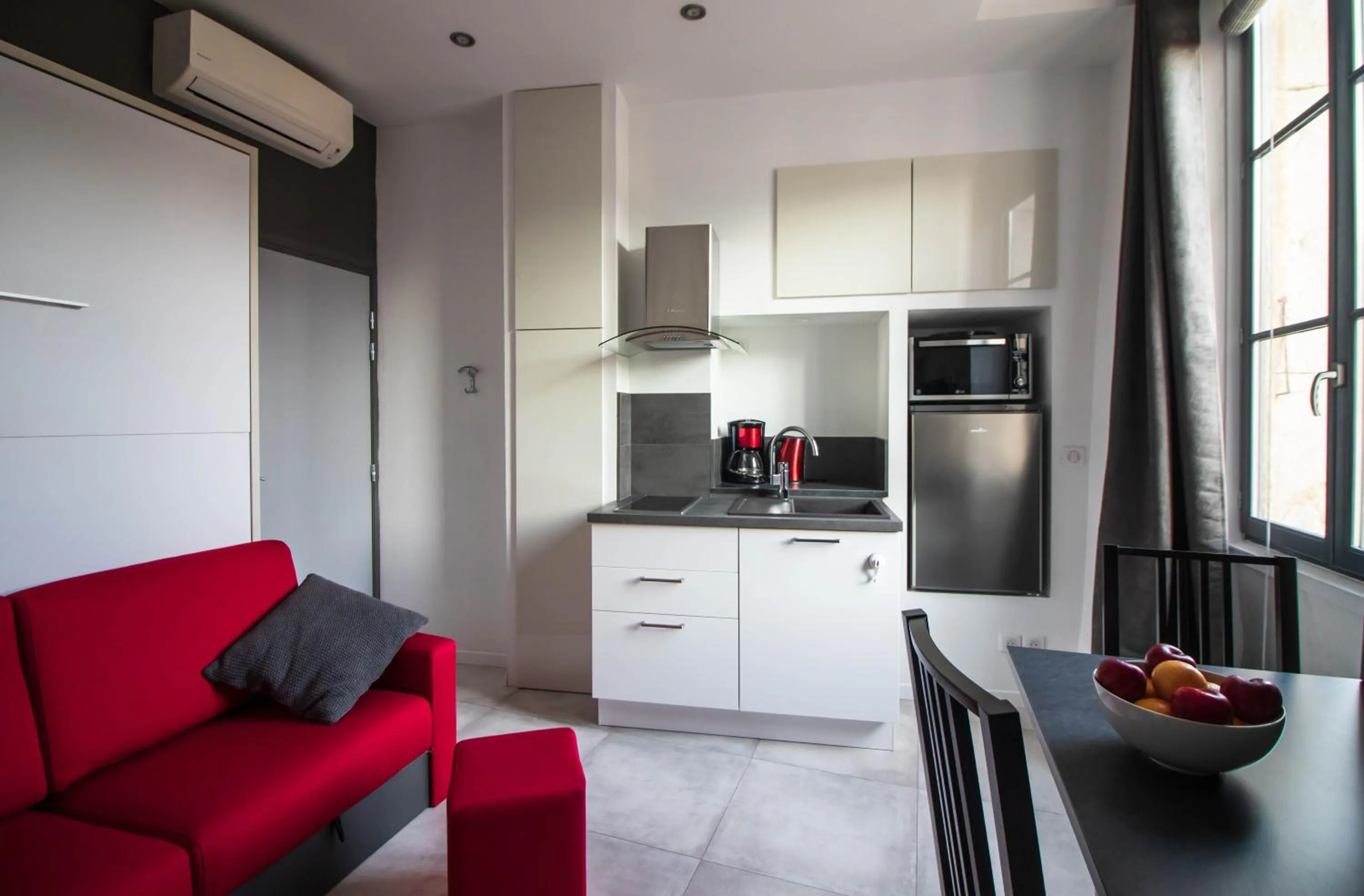 Kitchen or kitchenette in La Villa Tria Castella