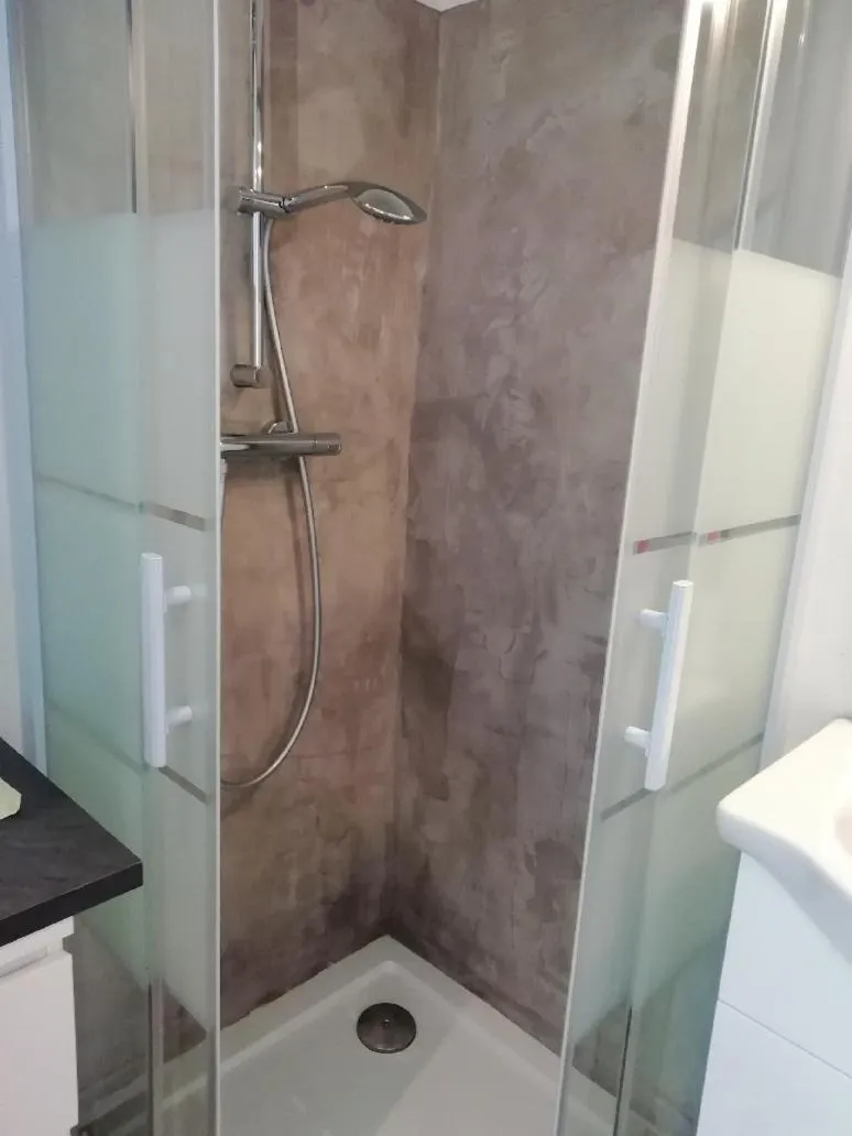 Shower in La Villa Tria Castella