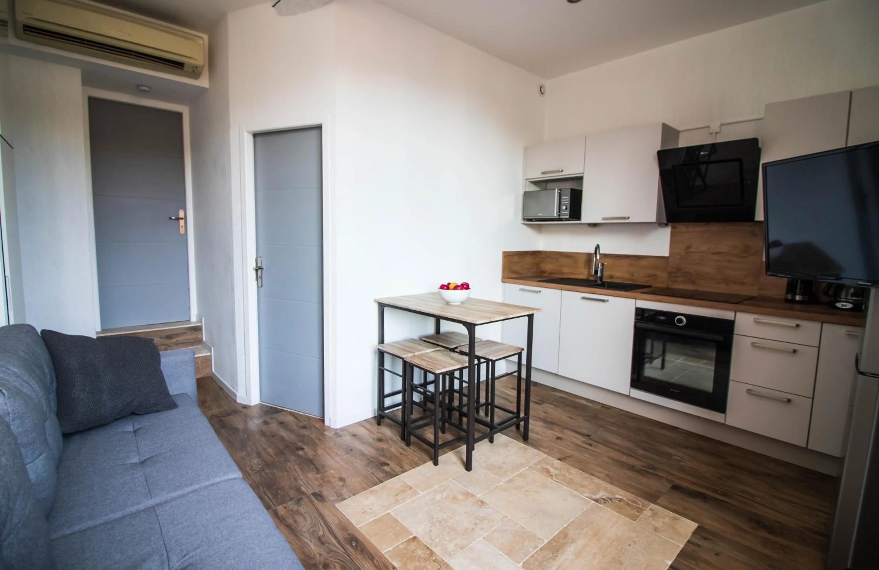 Kitchen or kitchenette in La Villa Tria Castella