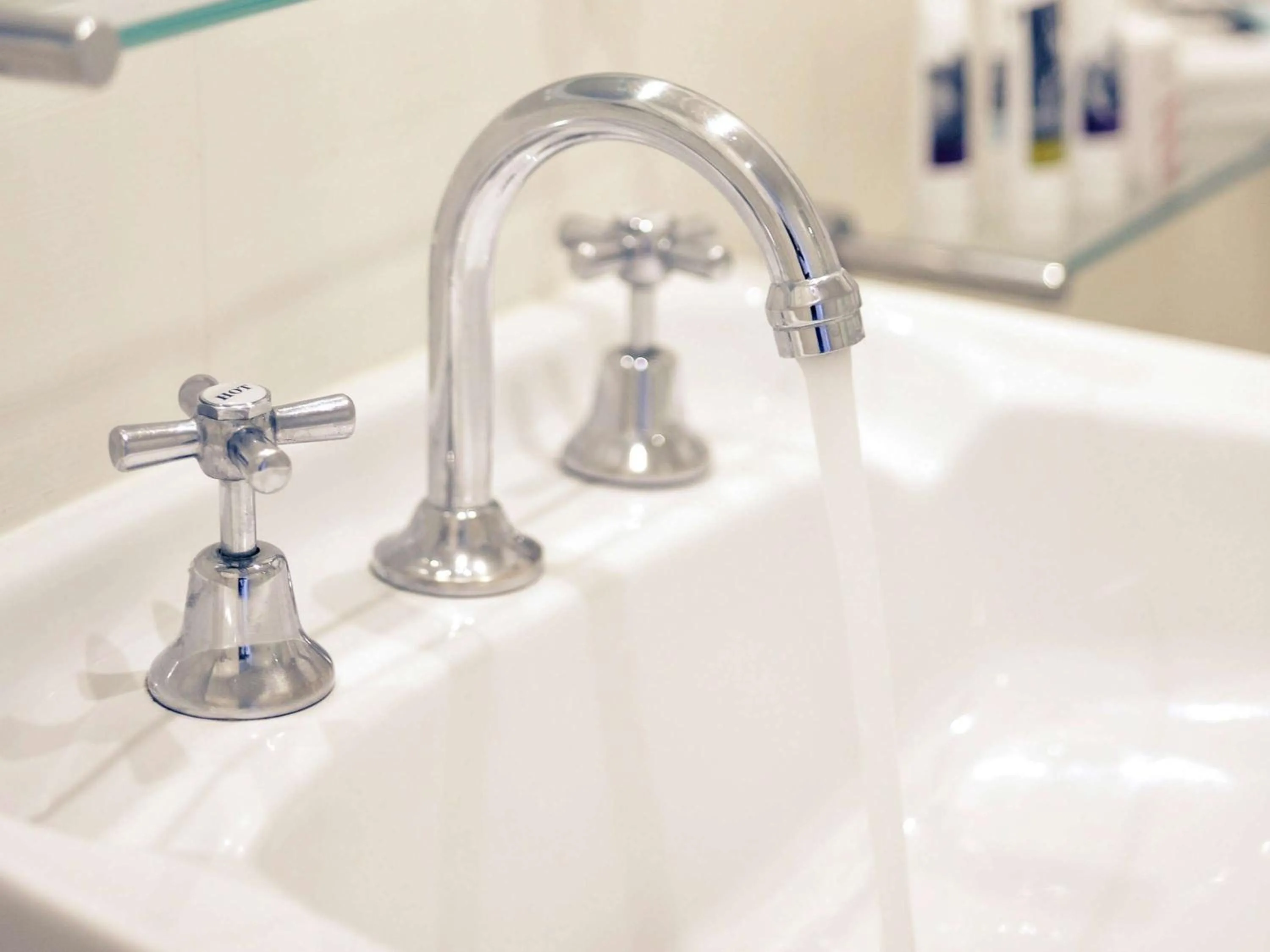 Bathroom in Mercure North Melbourne