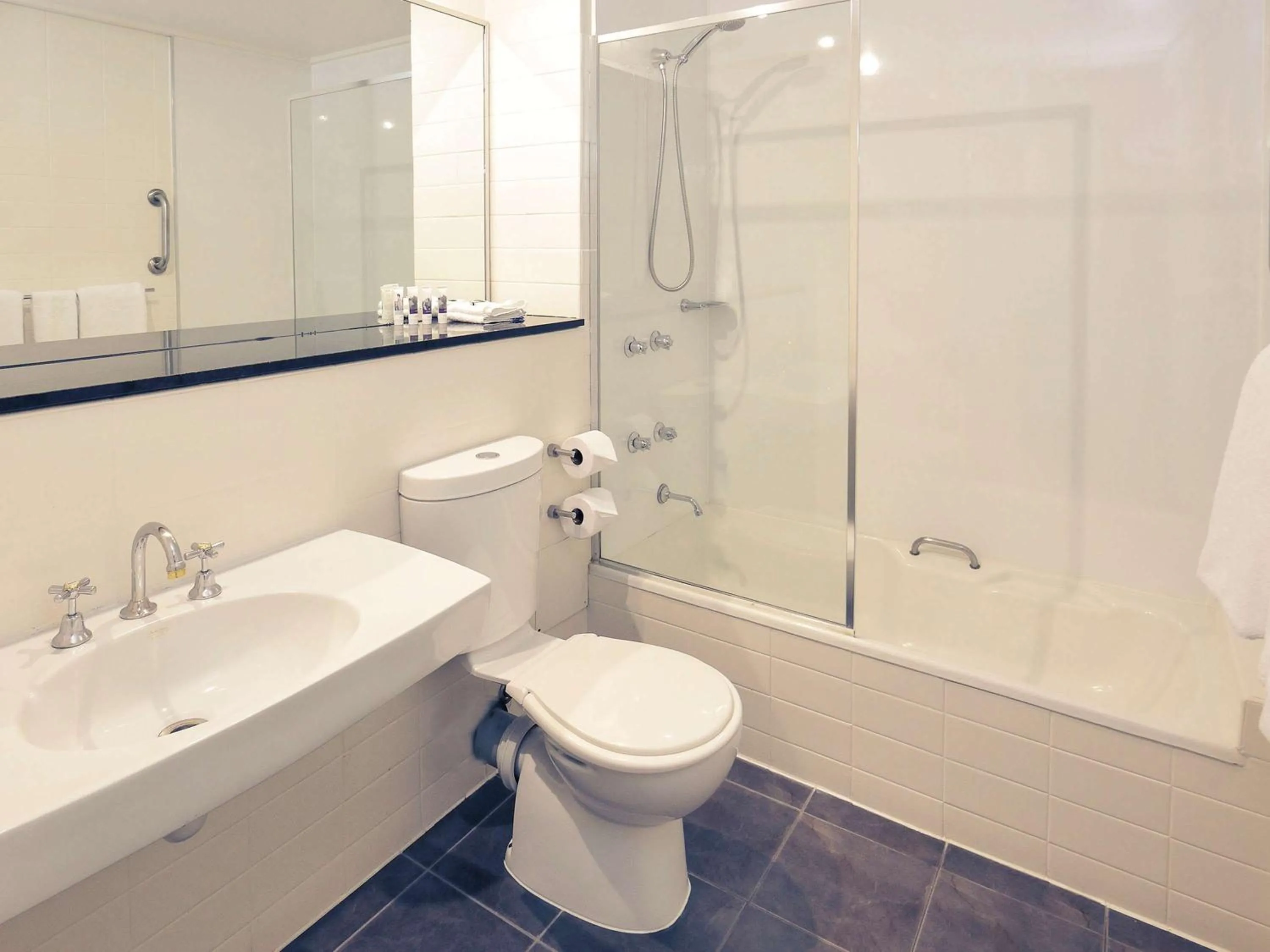 Bedroom in Mercure North Melbourne