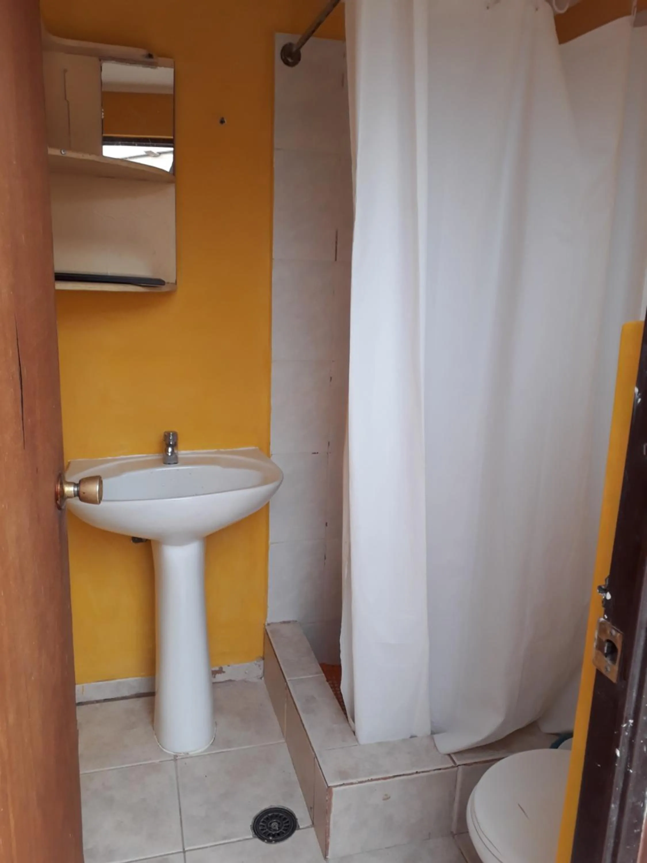 Shower in Hostal Open House