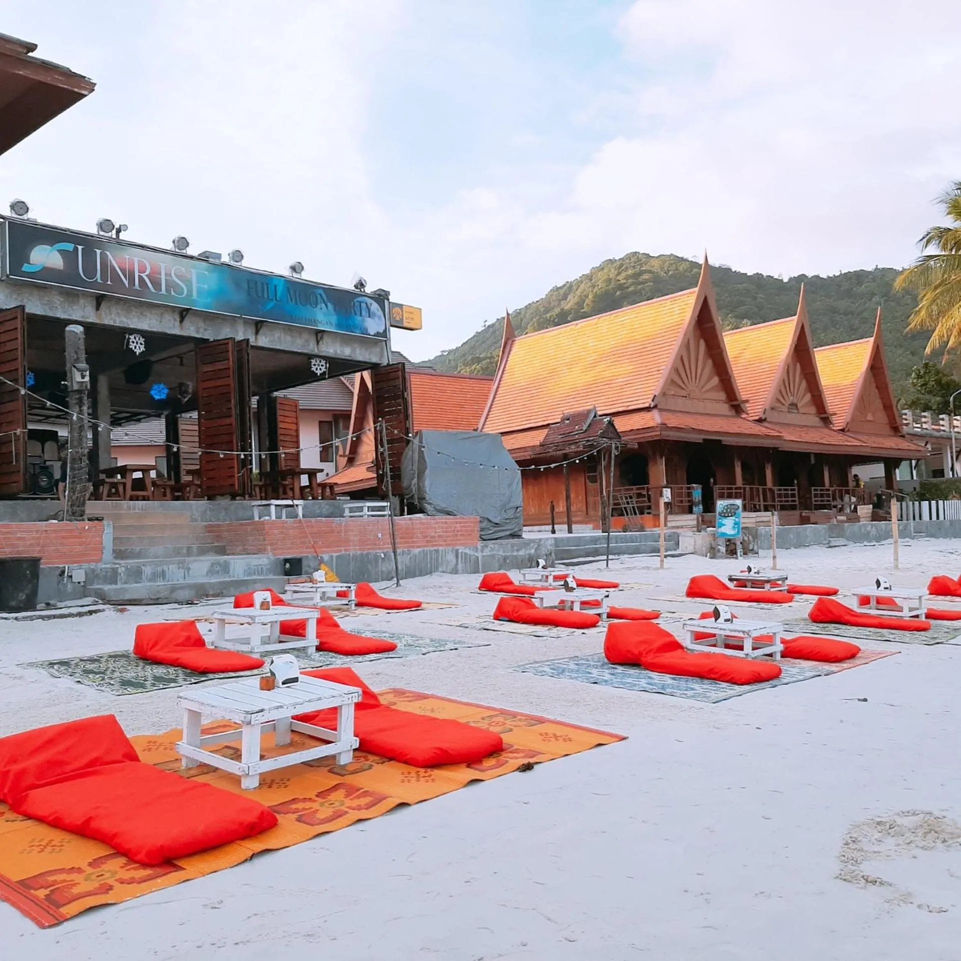 Beach in Sunrise Resort- Koh Phangan - SHA Extra Plus