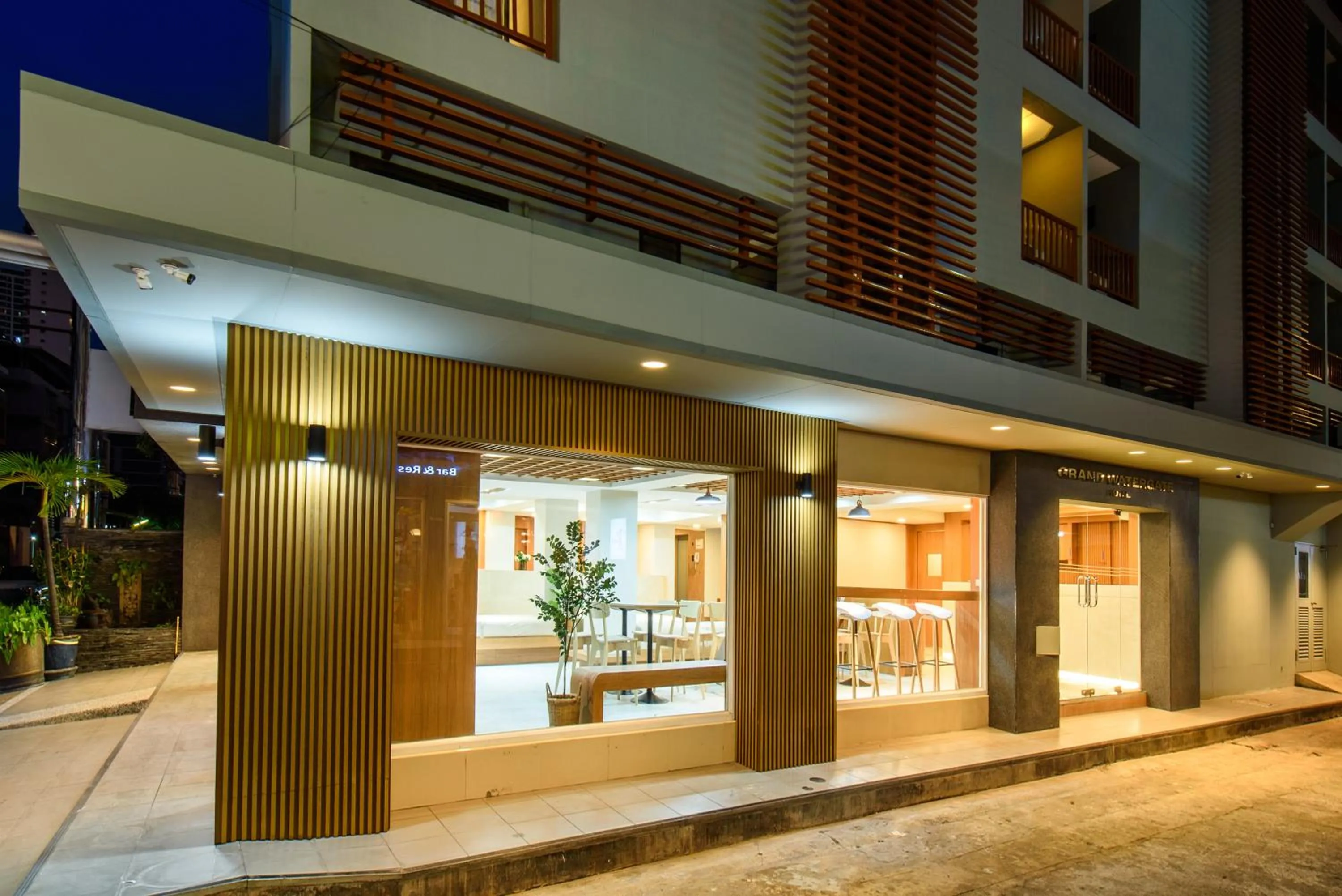 Property building in Grand Watergate Hotel