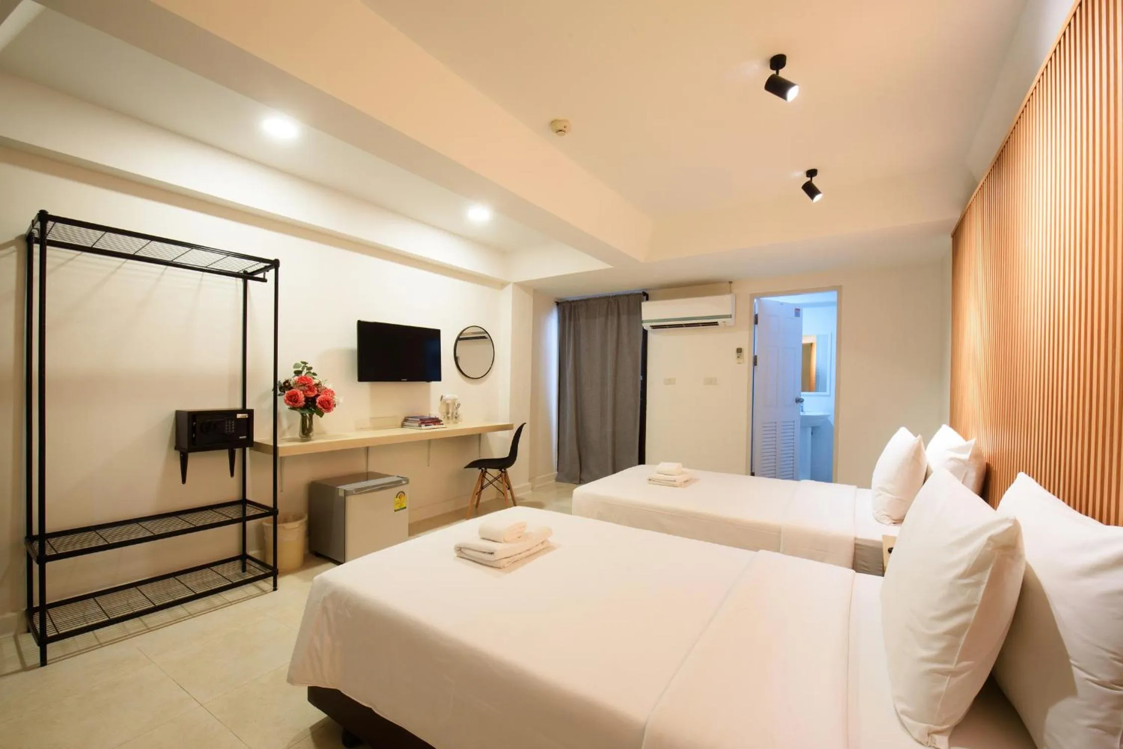 Bedroom, Bed in Grand Watergate Hotel