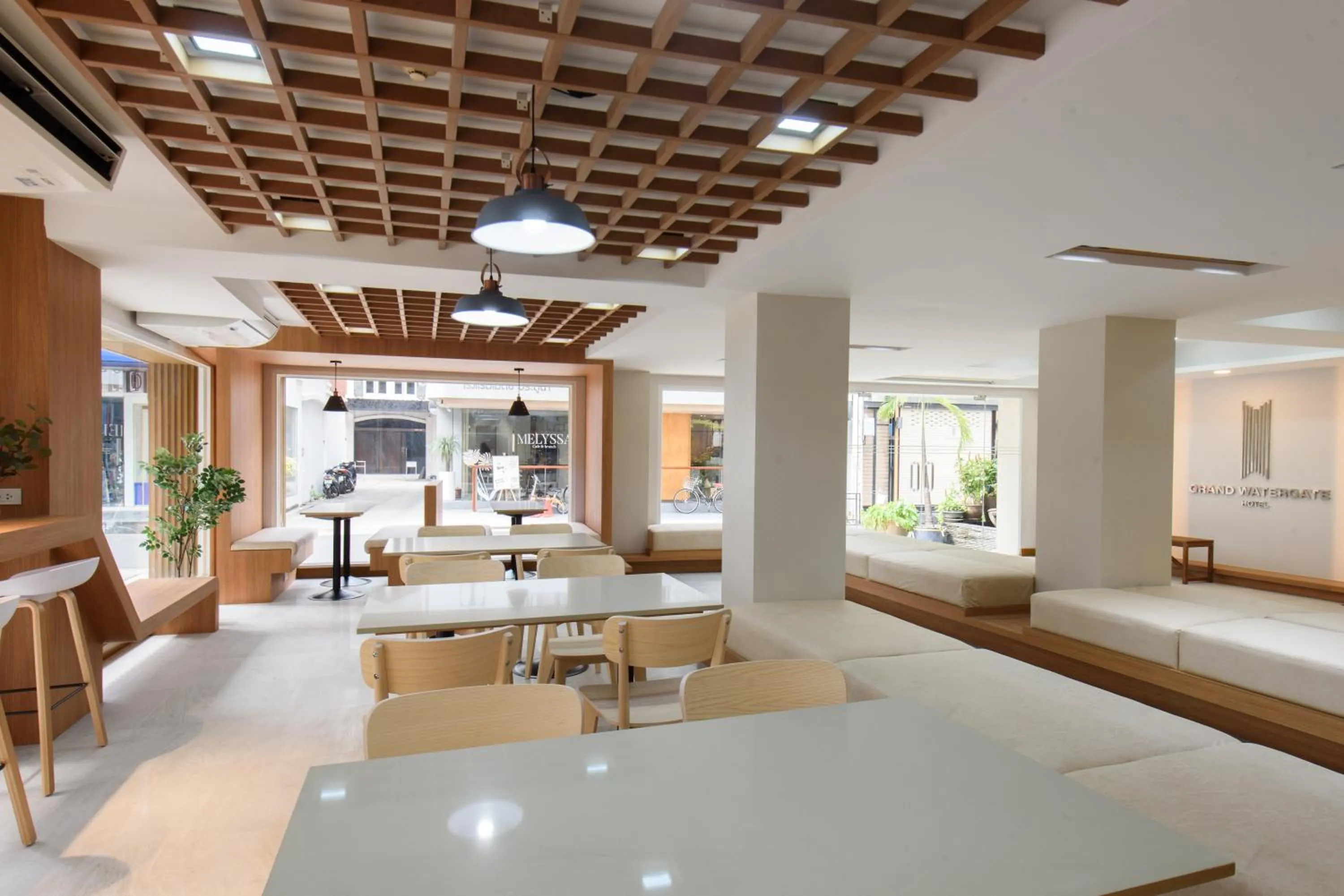 Seating area in Grand Watergate Hotel