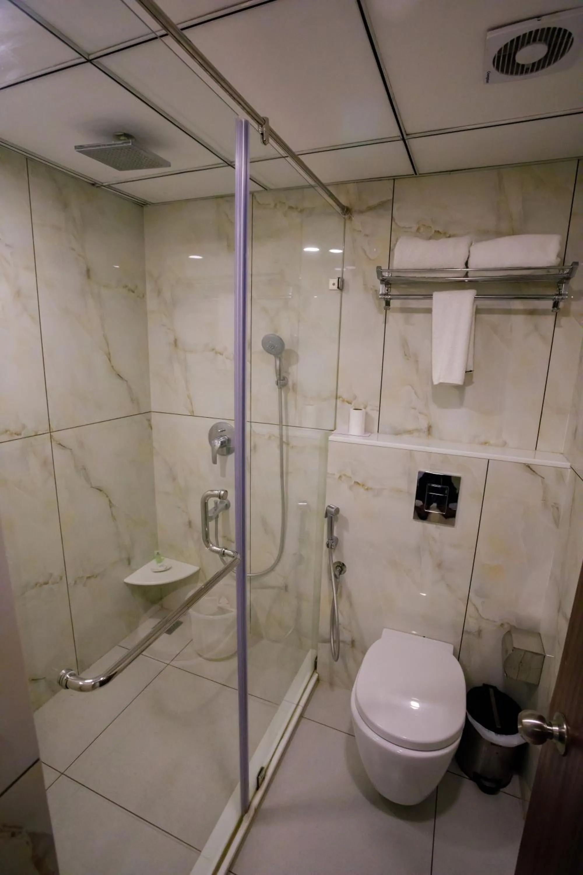 Shower in The Renai Cochin