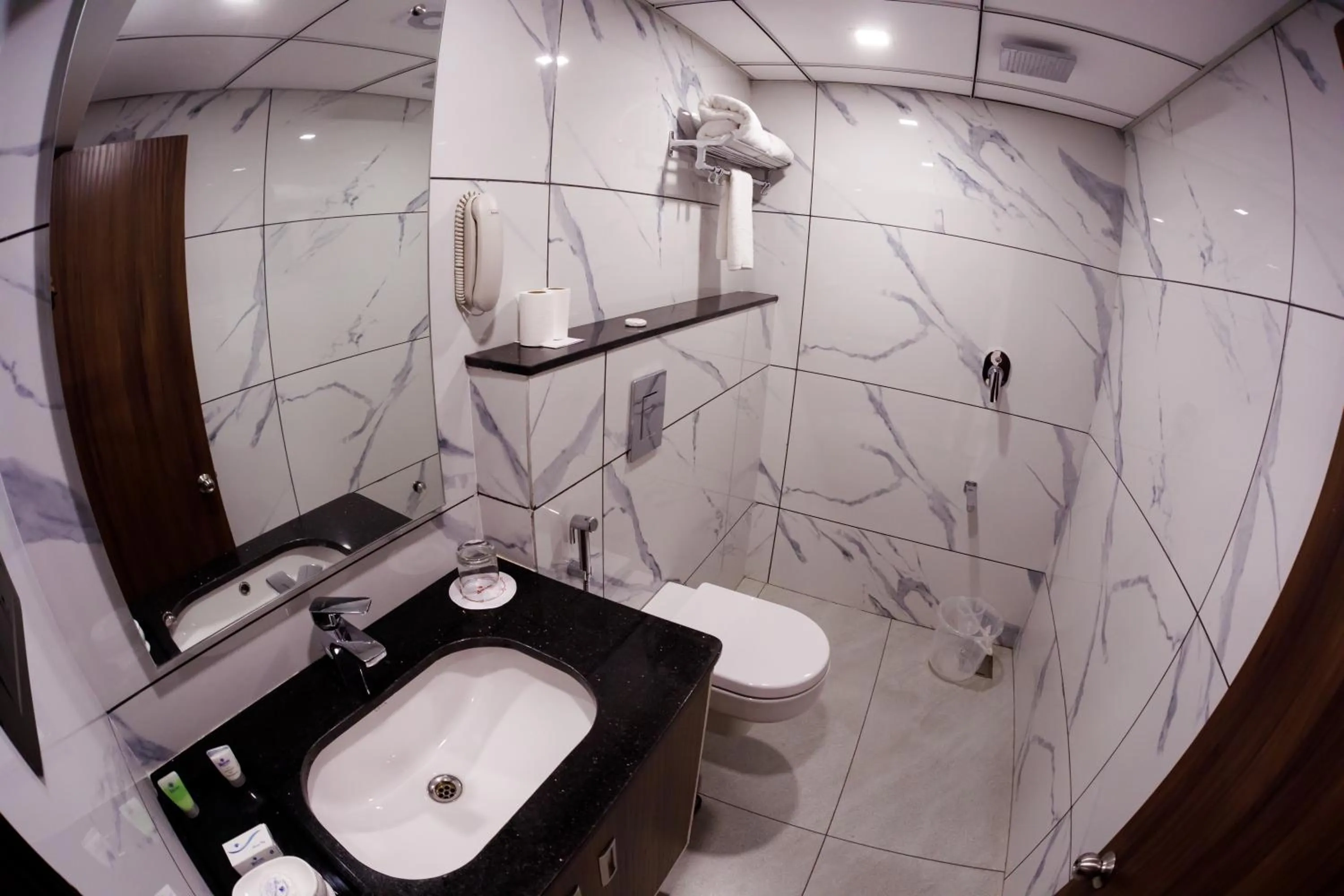 Shower in The Renai Cochin