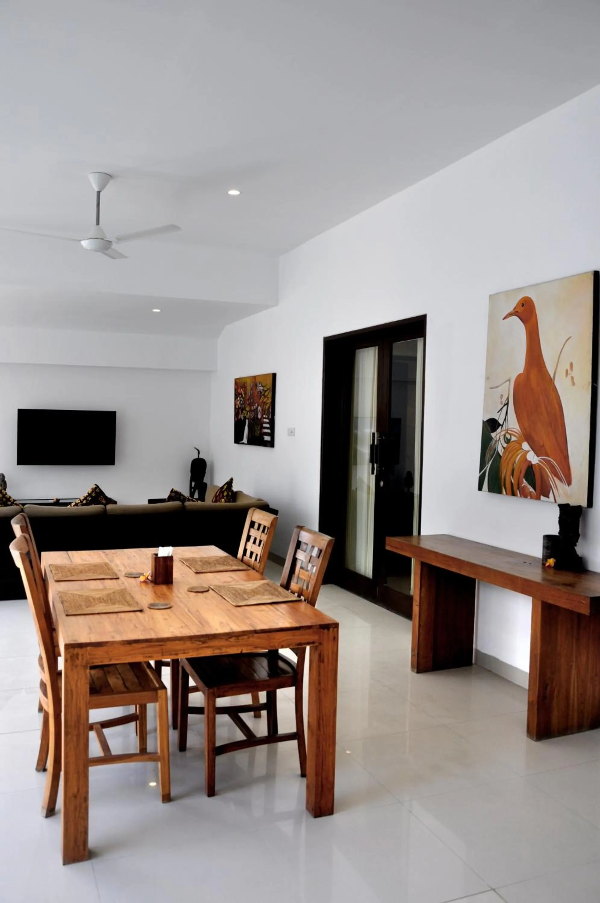 Communal lounge/ TV room in Kokomo Resort