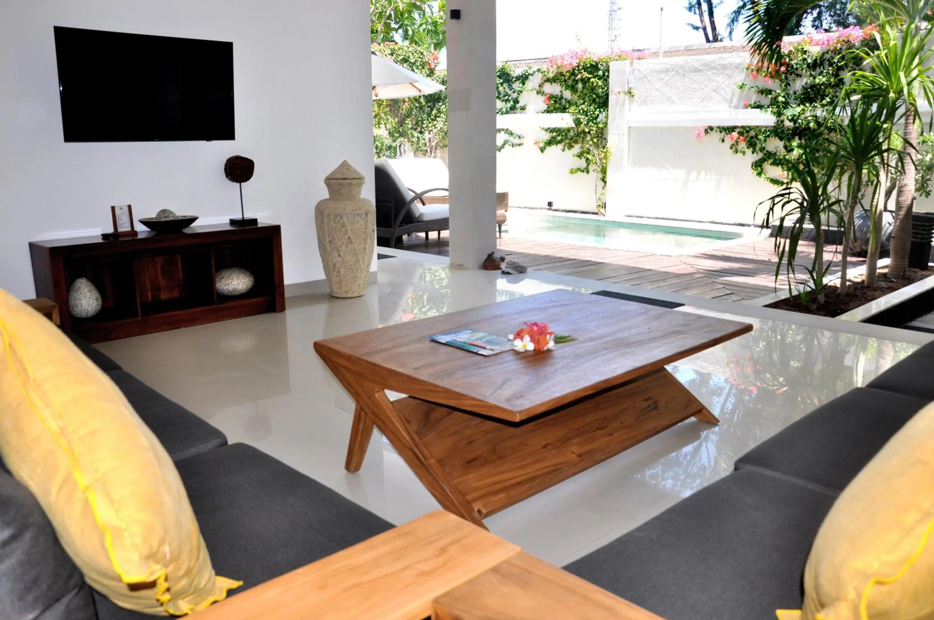 Communal lounge/ TV room in Kokomo Resort