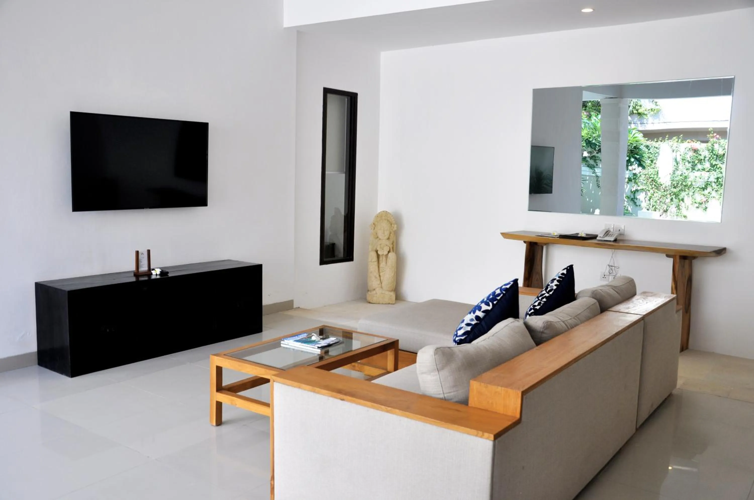 Communal lounge/ TV room in Kokomo Resort