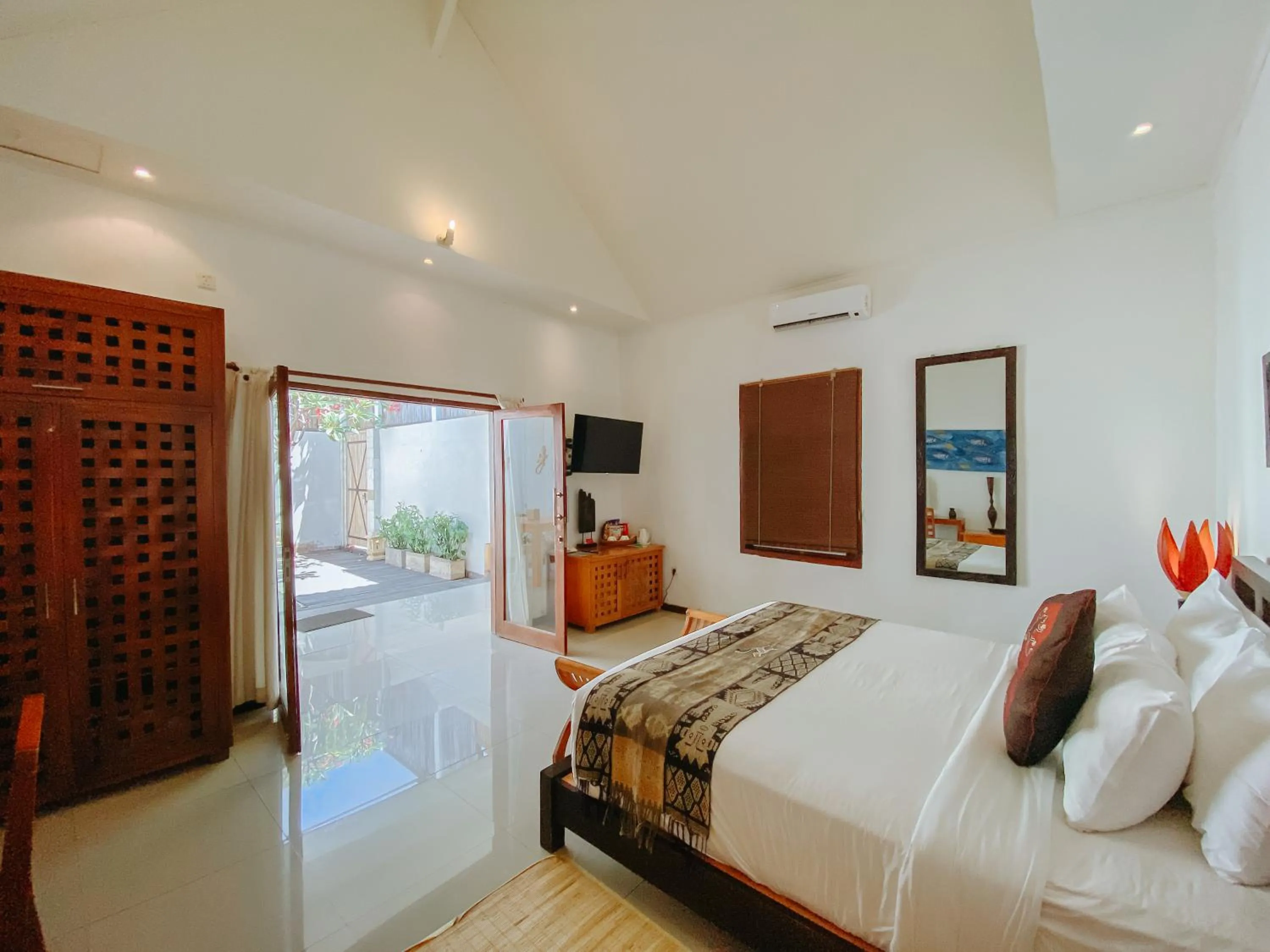 Bedroom, Bed in The Beach House Resort