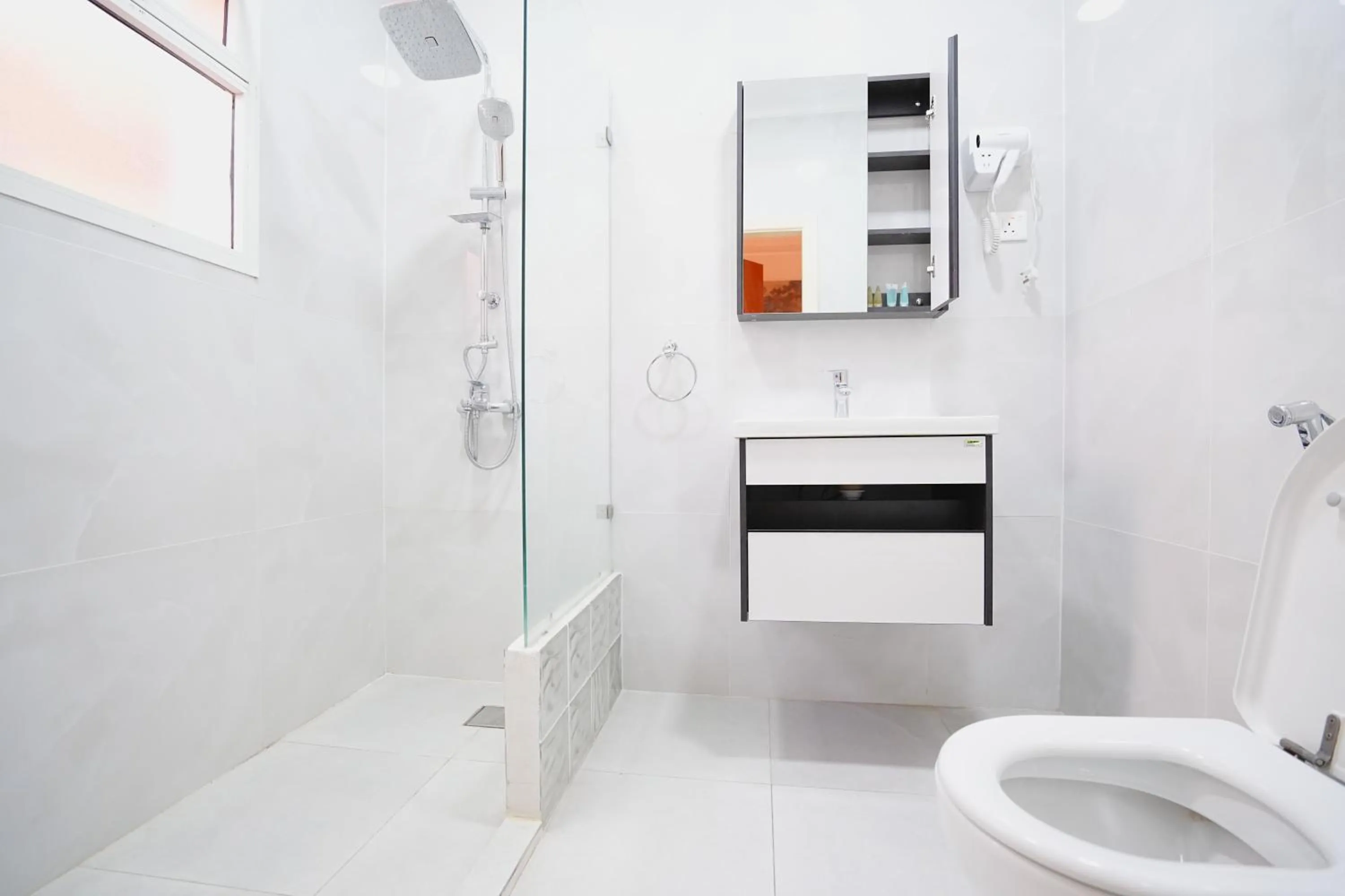 Shower in Tropicana Hotel