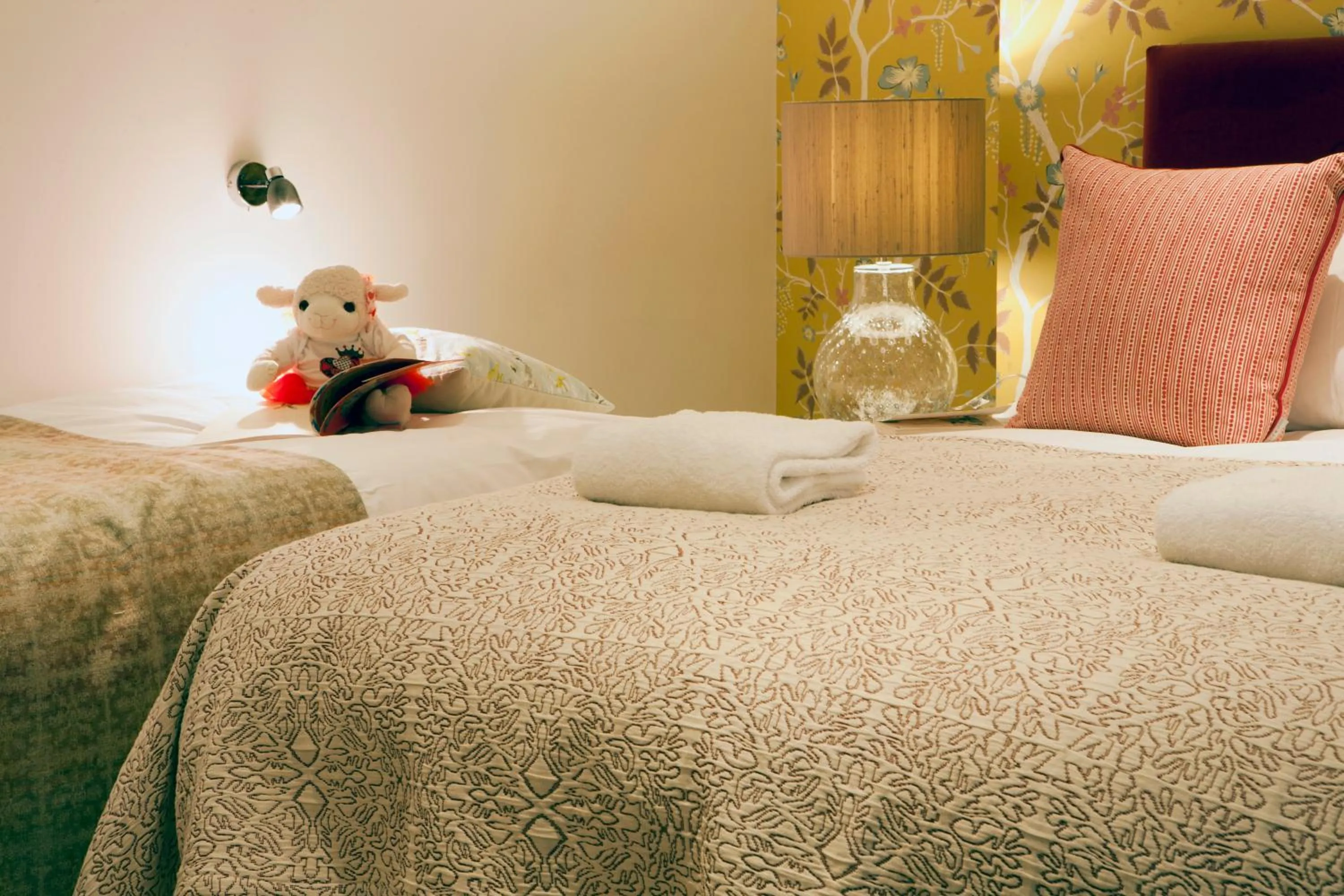 Bedroom, Bed in Sea Spray Hotel