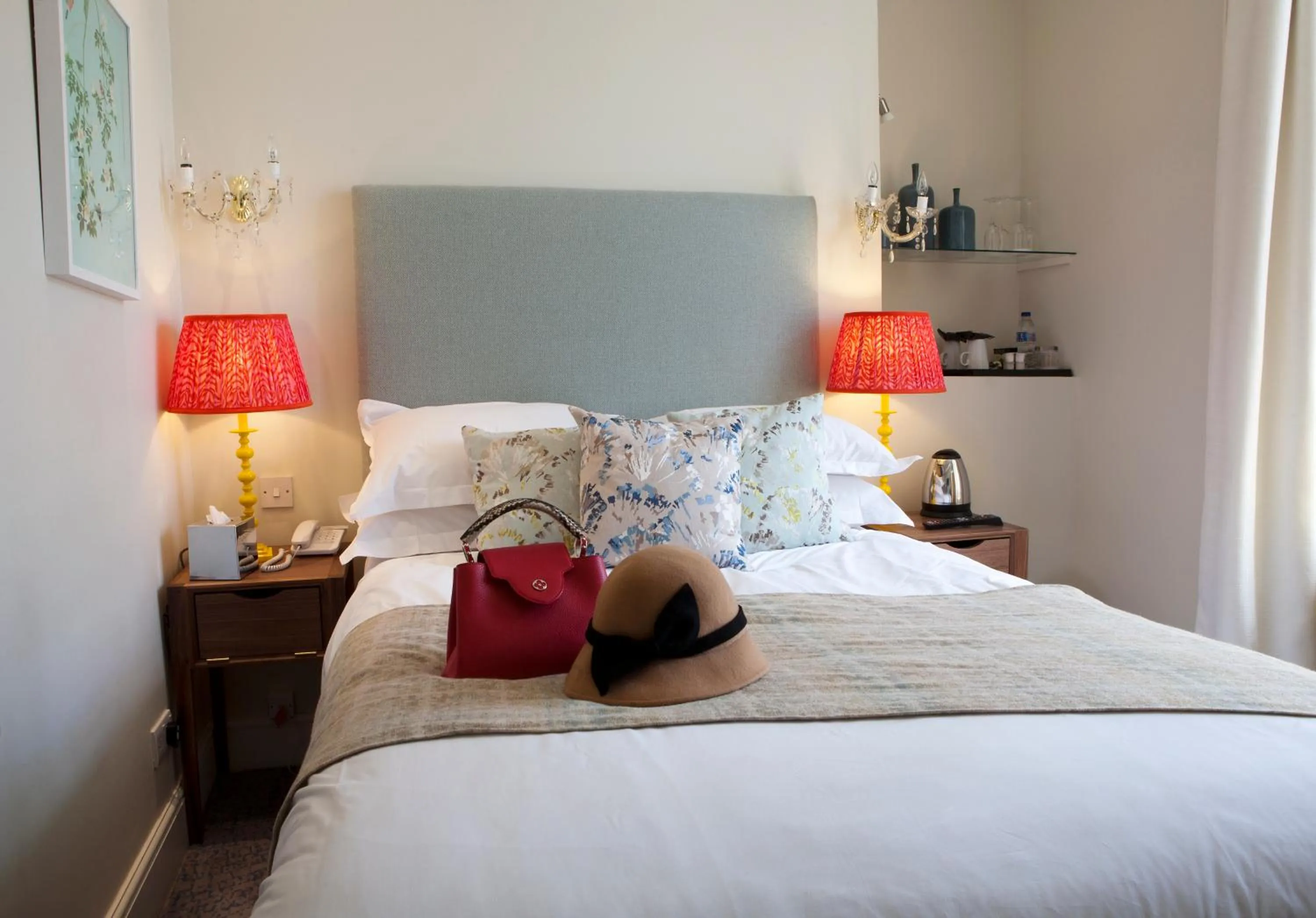 Bedroom, Bed in Sea Spray Hotel