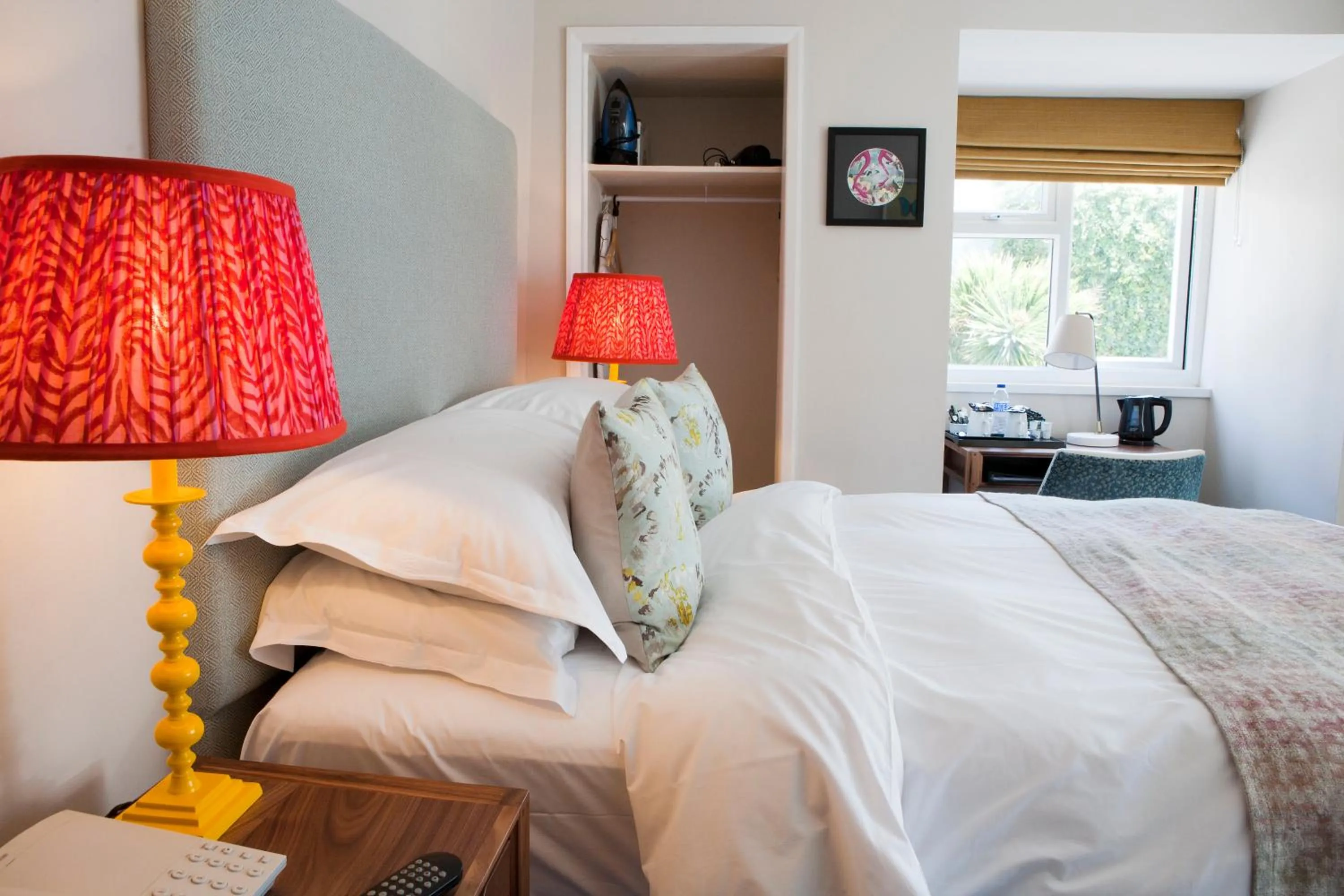 Bedroom, Bed in Sea Spray Hotel