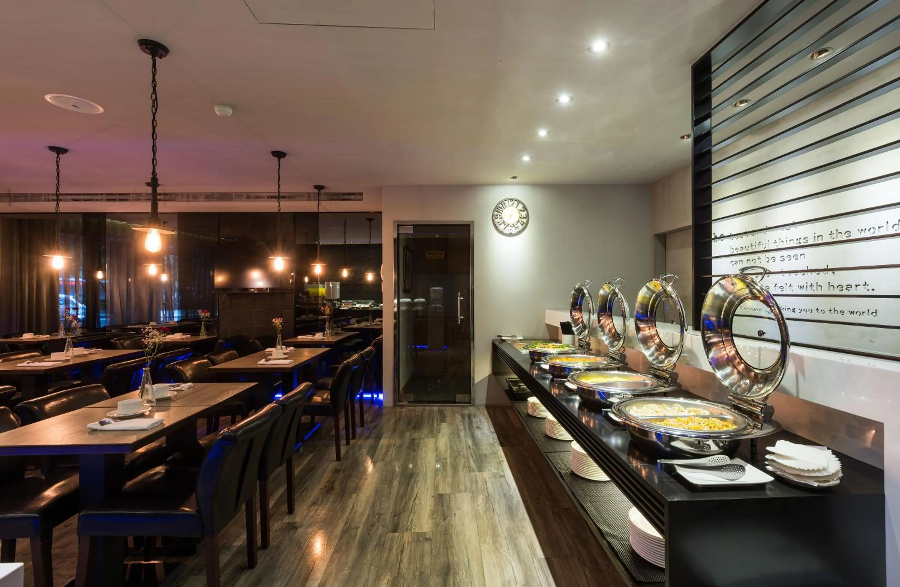 Restaurant/places to eat in Forward Suites Ⅰ