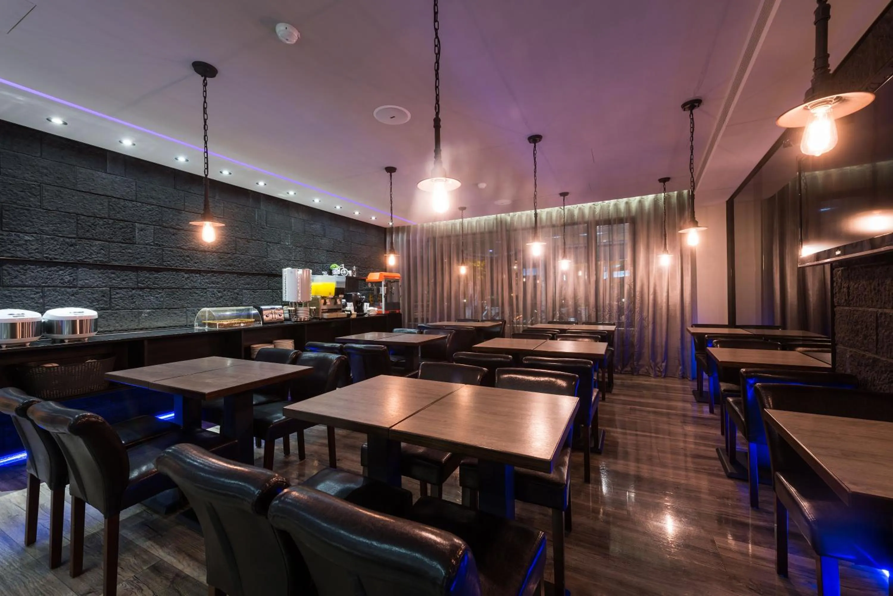 Restaurant/places to eat in Forward Suites Ⅰ