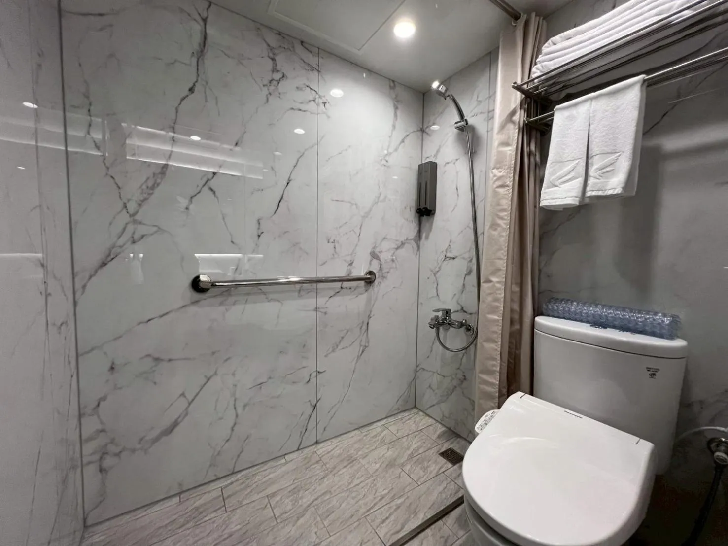 Shower in Forward Suites Ⅰ