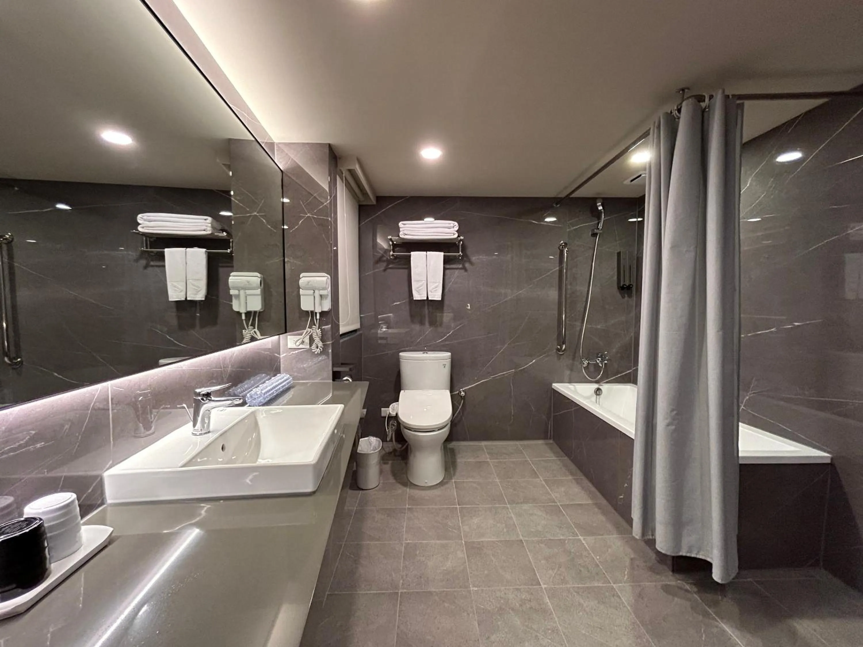 Bathroom in Forward Suites Ⅰ