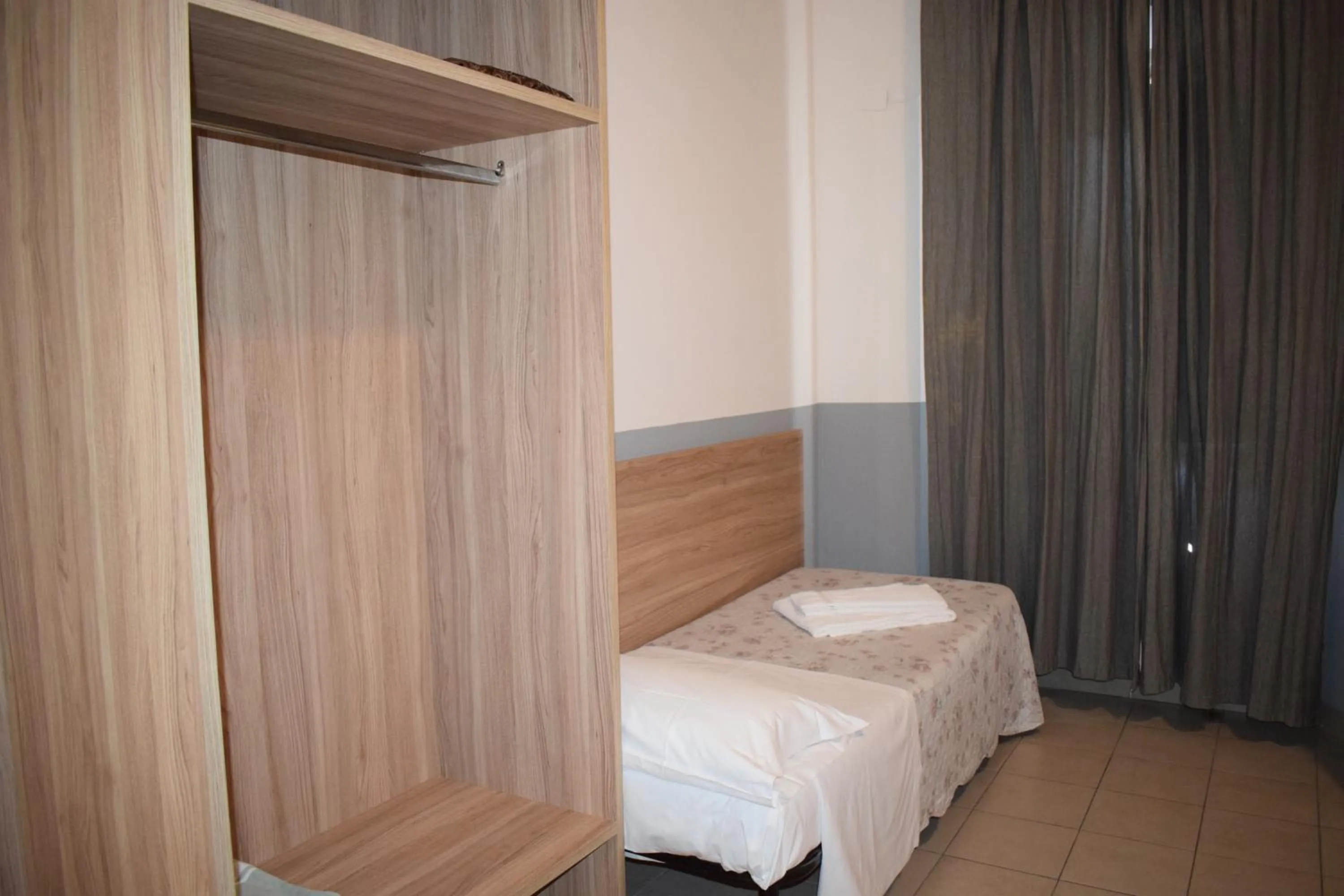 Bed in Golden Dream Guest House